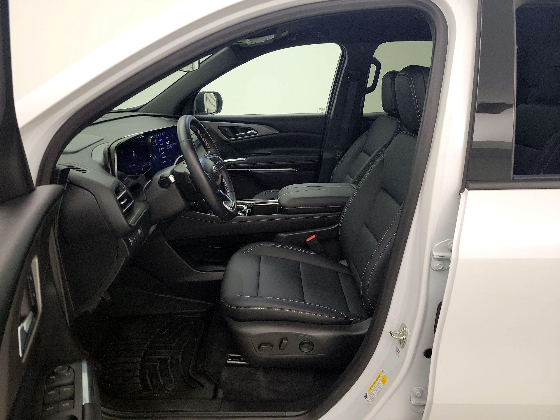 Thumbnail: 2025 Chevrolet Traverse - 11