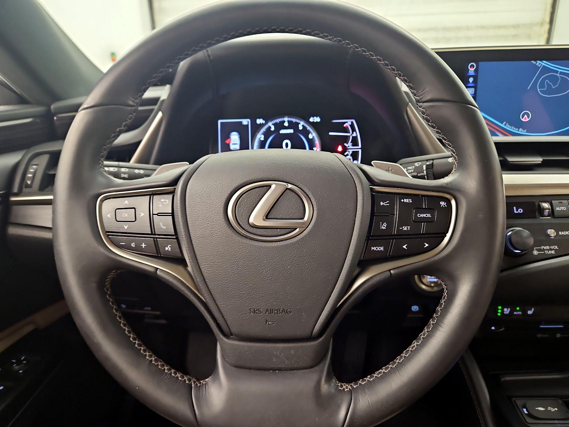 Thumbnail: 2019 Lexus ES - 10