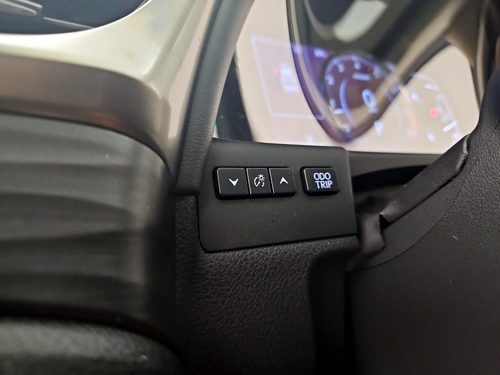 Thumbnail: 2019 Lexus ES - 13