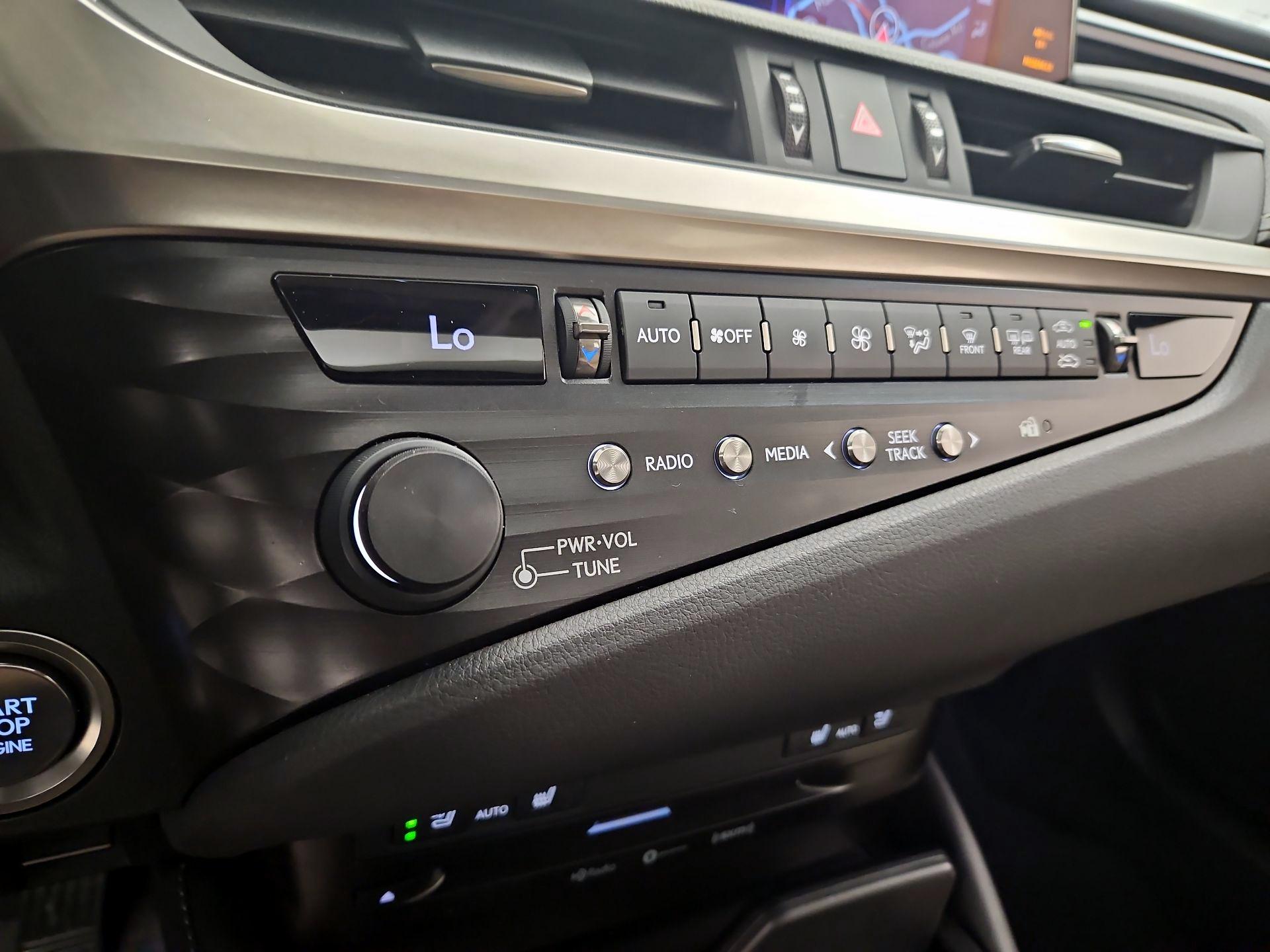 Thumbnail: 2019 Lexus ES - 17