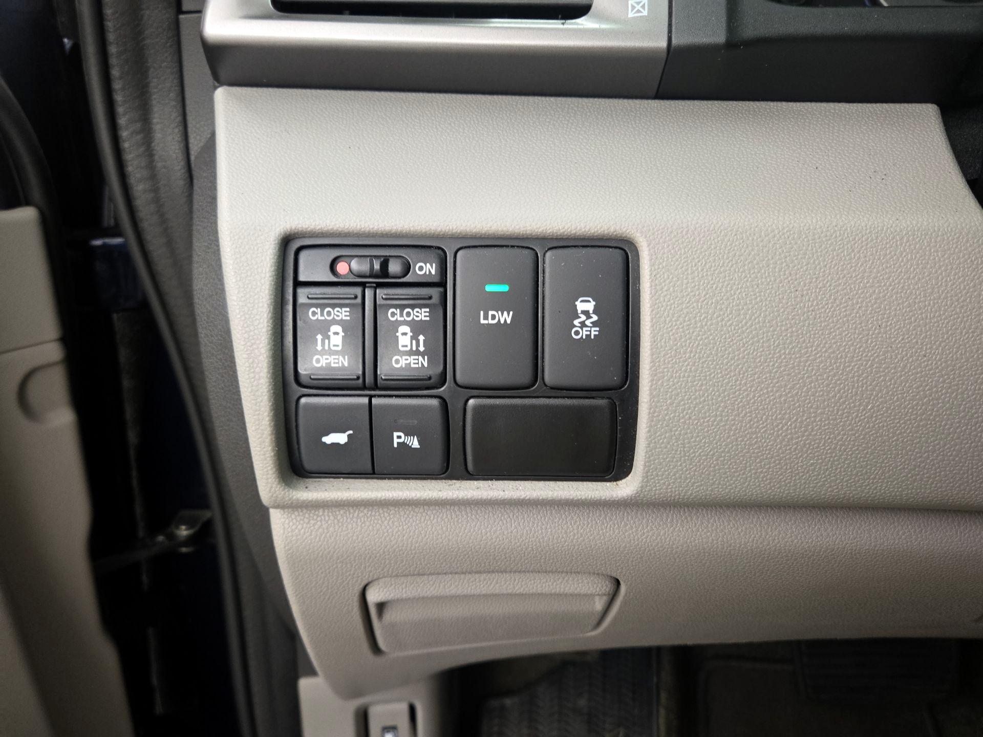 Thumbnail: 2015 Honda Odyssey - 13