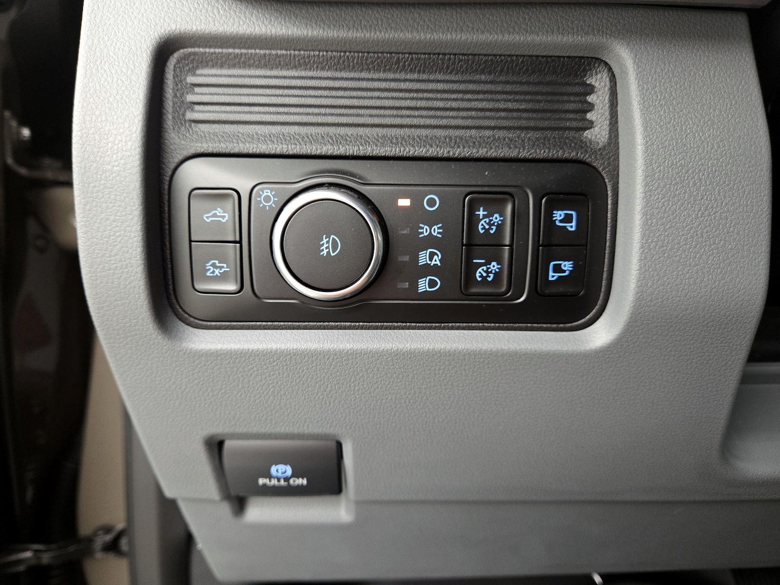 2026 Ford F-250 Super Duty XLT - Photo 14