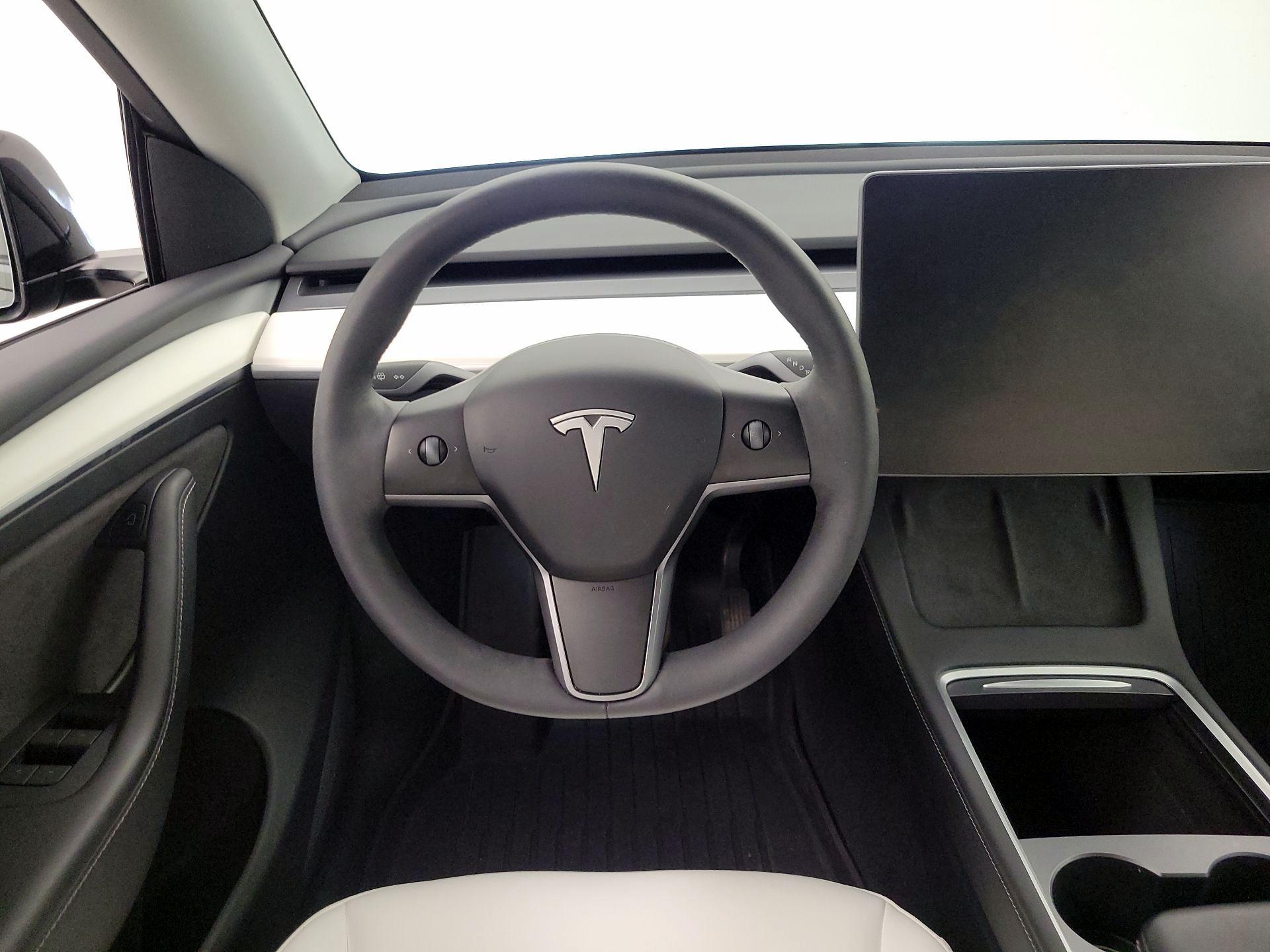 Thumbnail: 2023 Tesla Model Y - 10