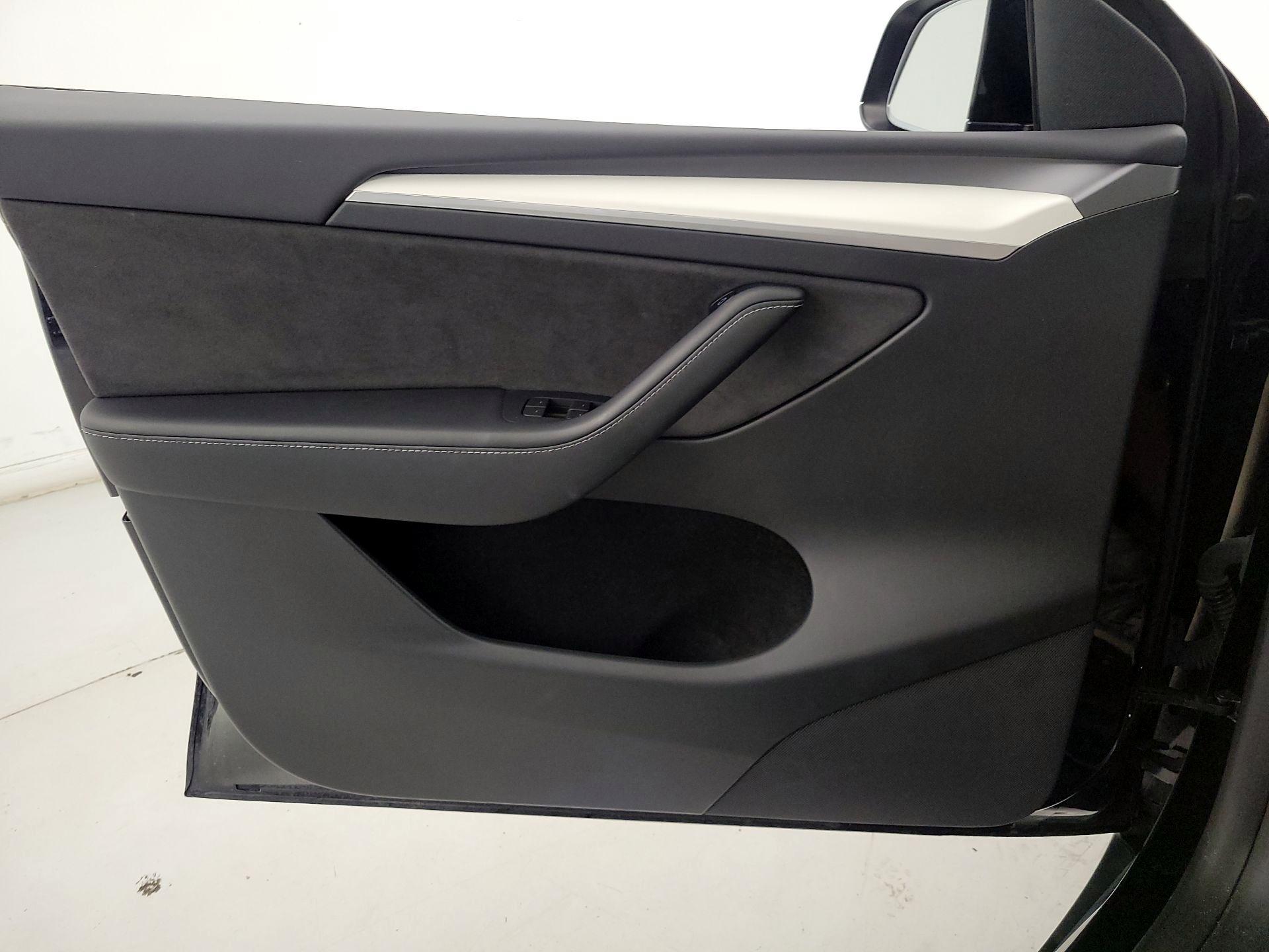 Thumbnail: 2023 Tesla Model Y - 12