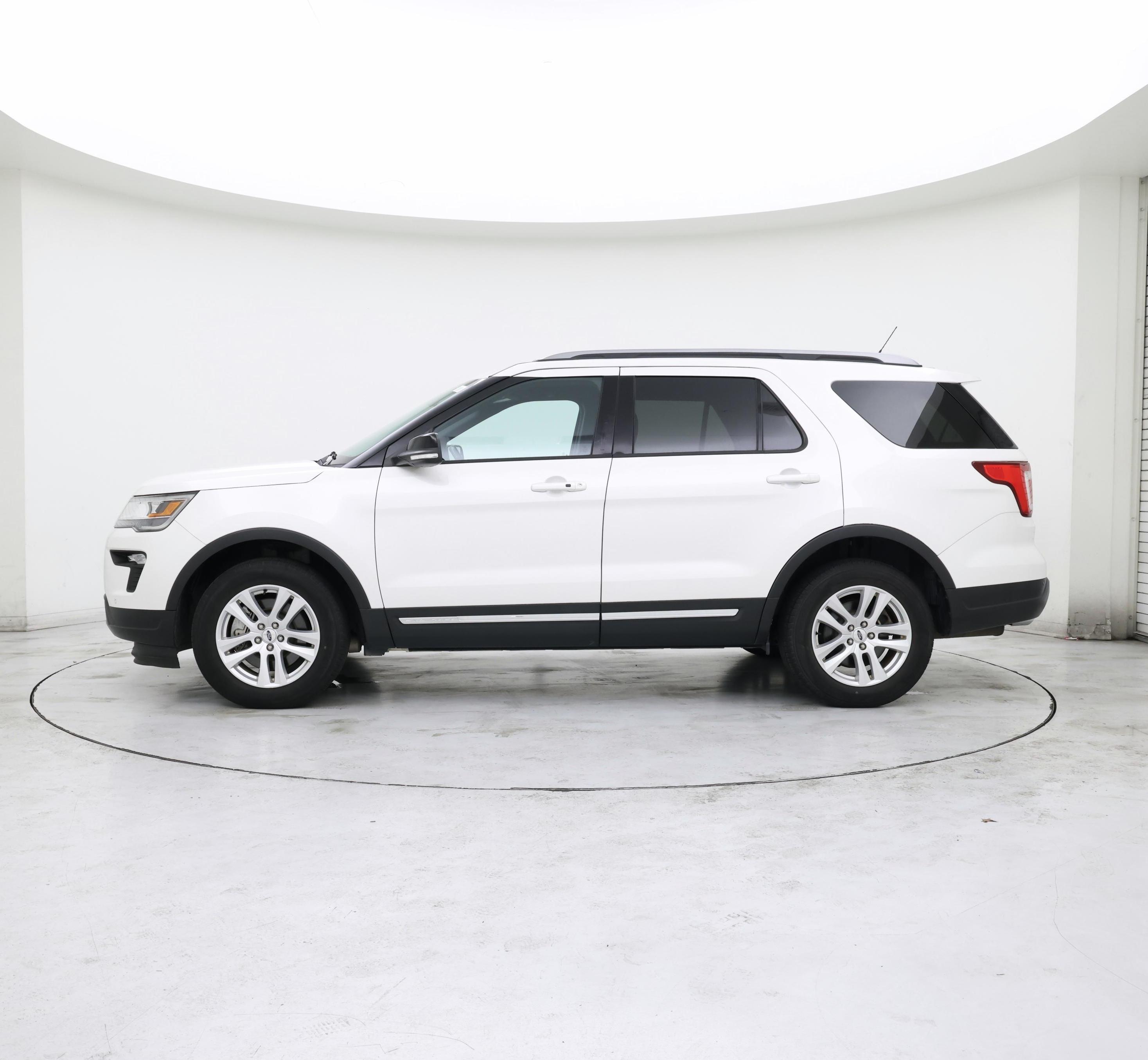 Thumbnail: 2018 Ford Explorer - 3