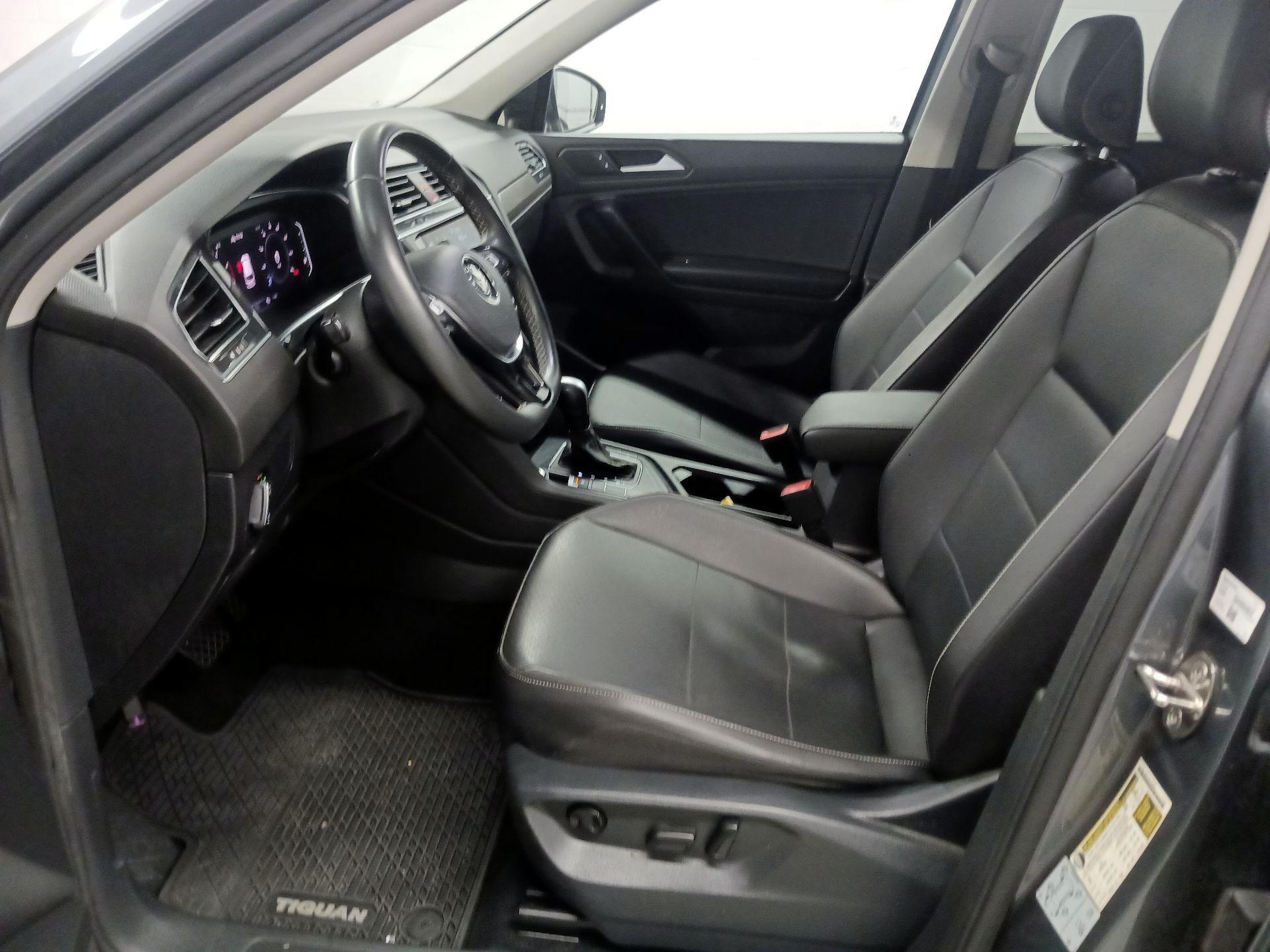 Thumbnail: 2021 Volkswagen Tiguan - 11