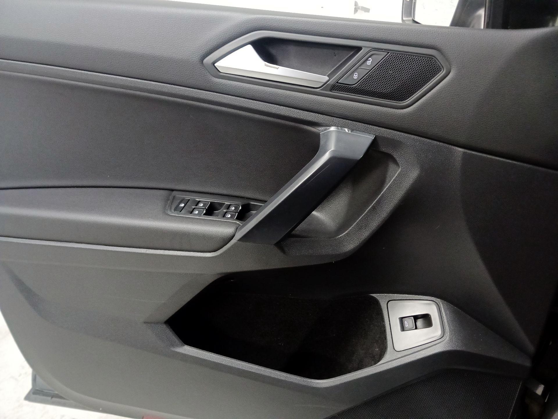 Thumbnail: 2021 Volkswagen Tiguan - 12