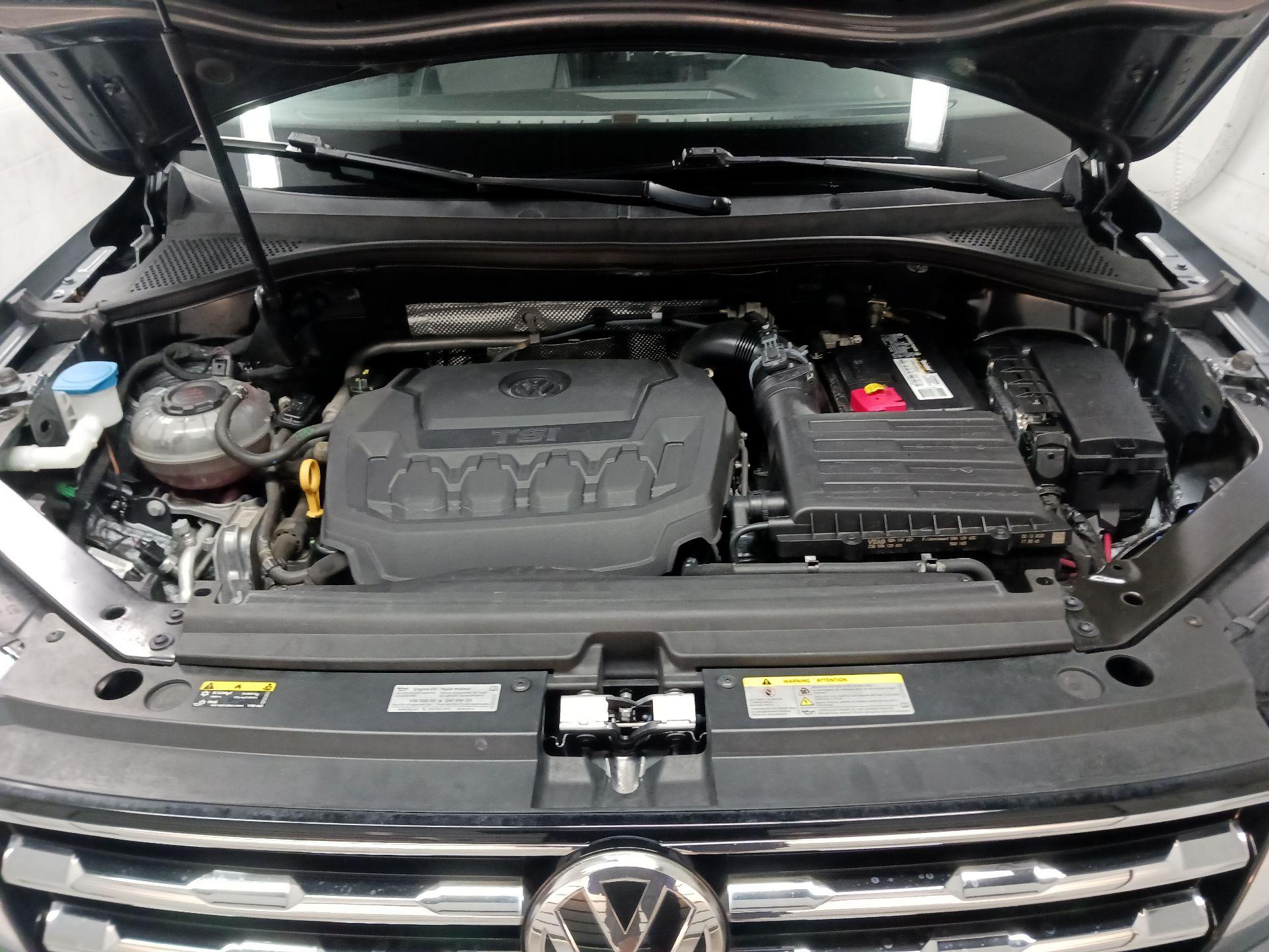 Thumbnail: 2021 Volkswagen Tiguan - 18
