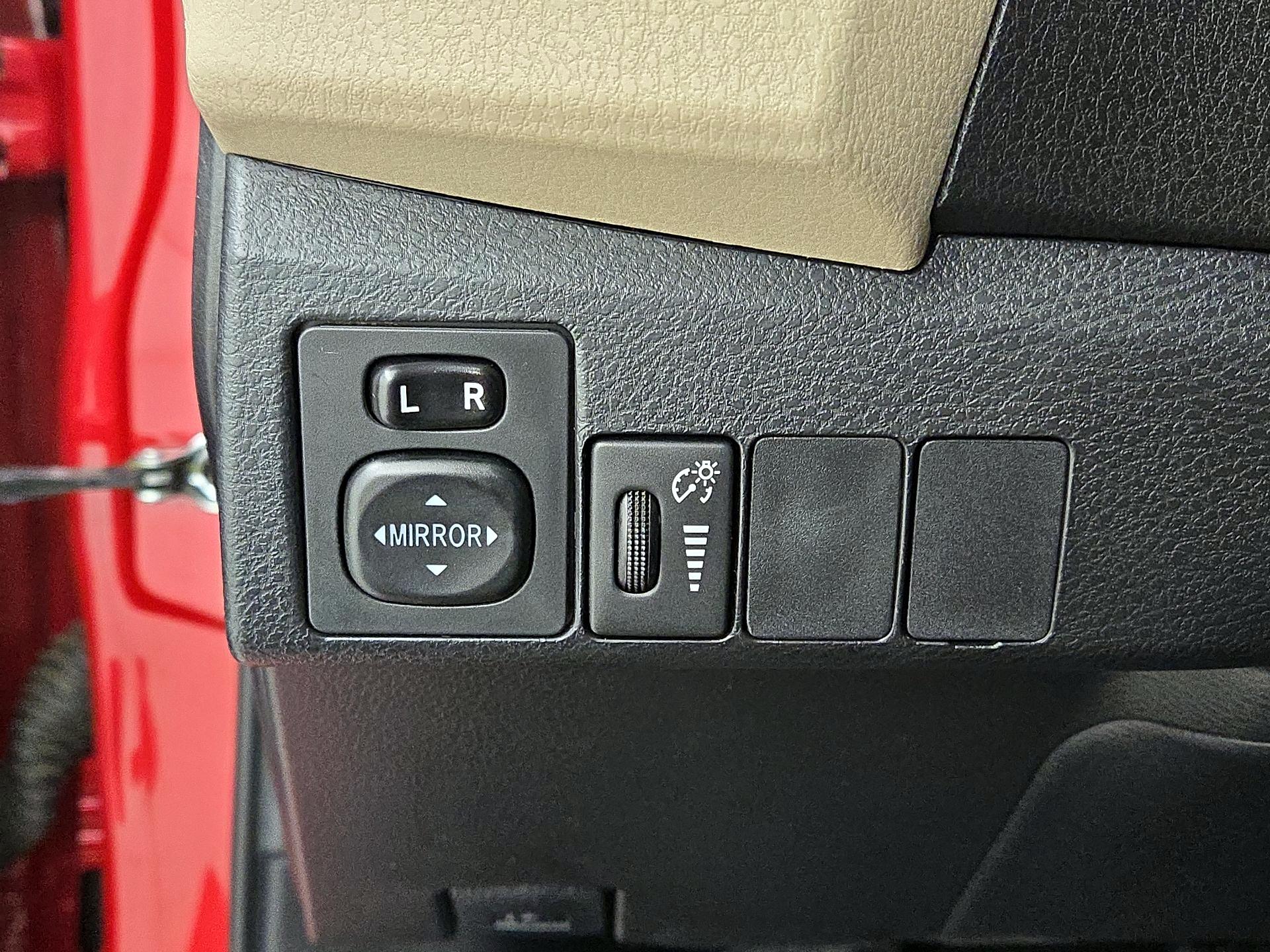 Thumbnail: 2015 Toyota Corolla - 13