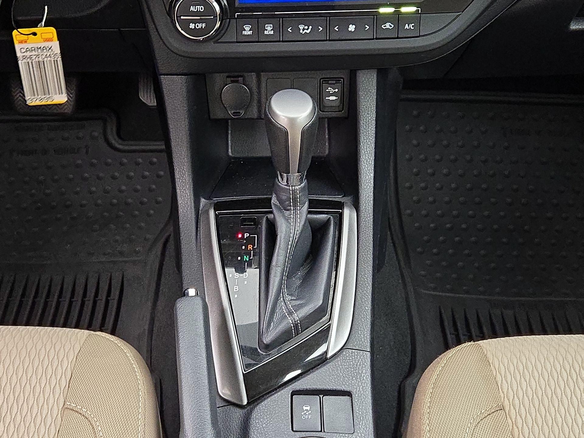 Thumbnail: 2015 Toyota Corolla - 17