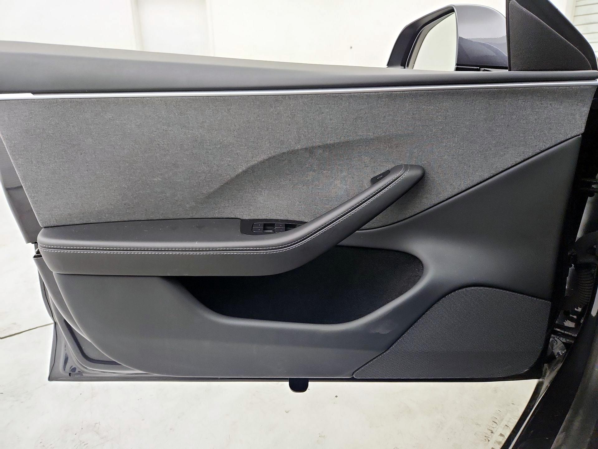 Thumbnail: 2025 Tesla Model 3 - 12