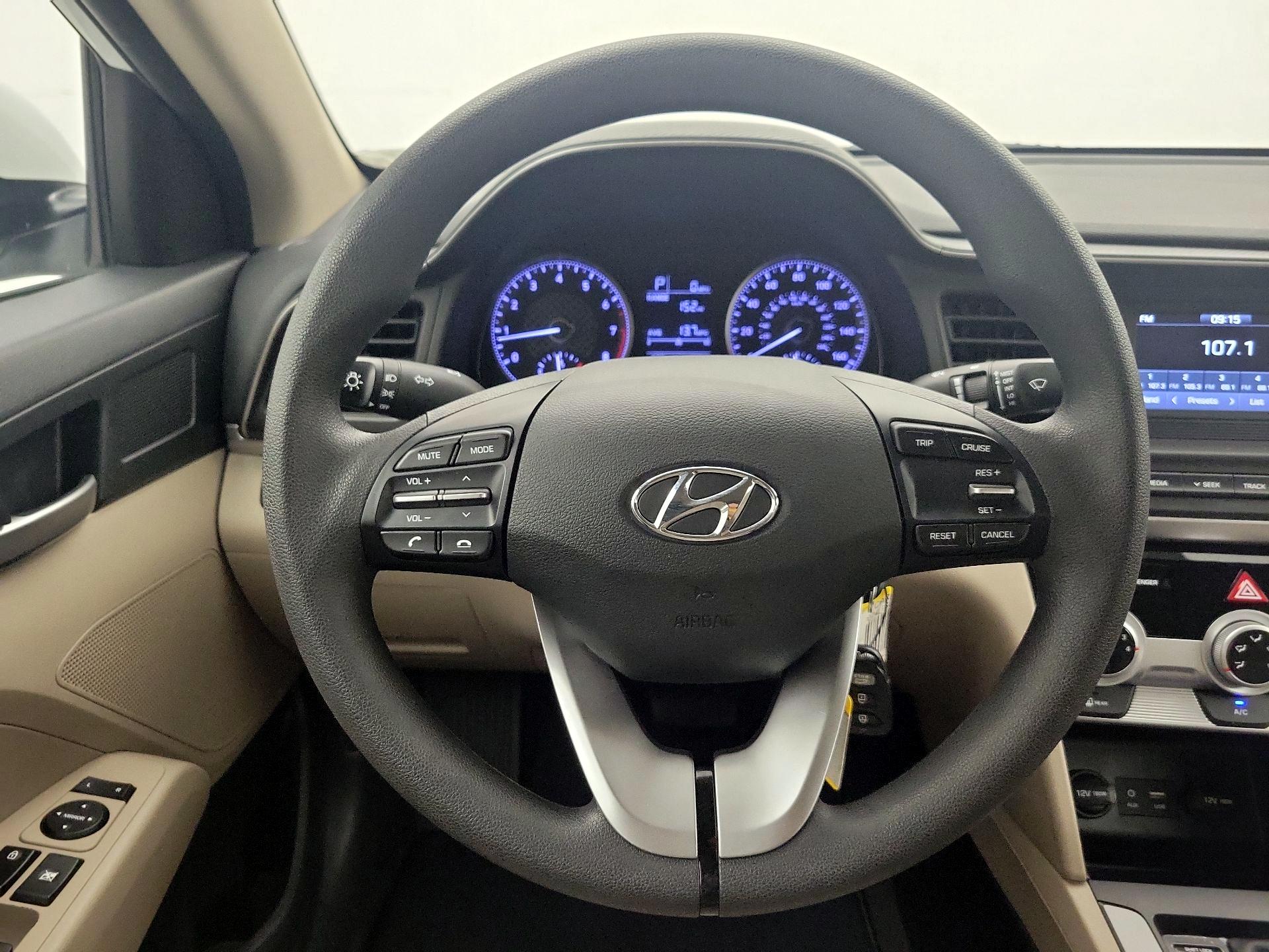 Thumbnail: 2019 Hyundai Elantra - 10