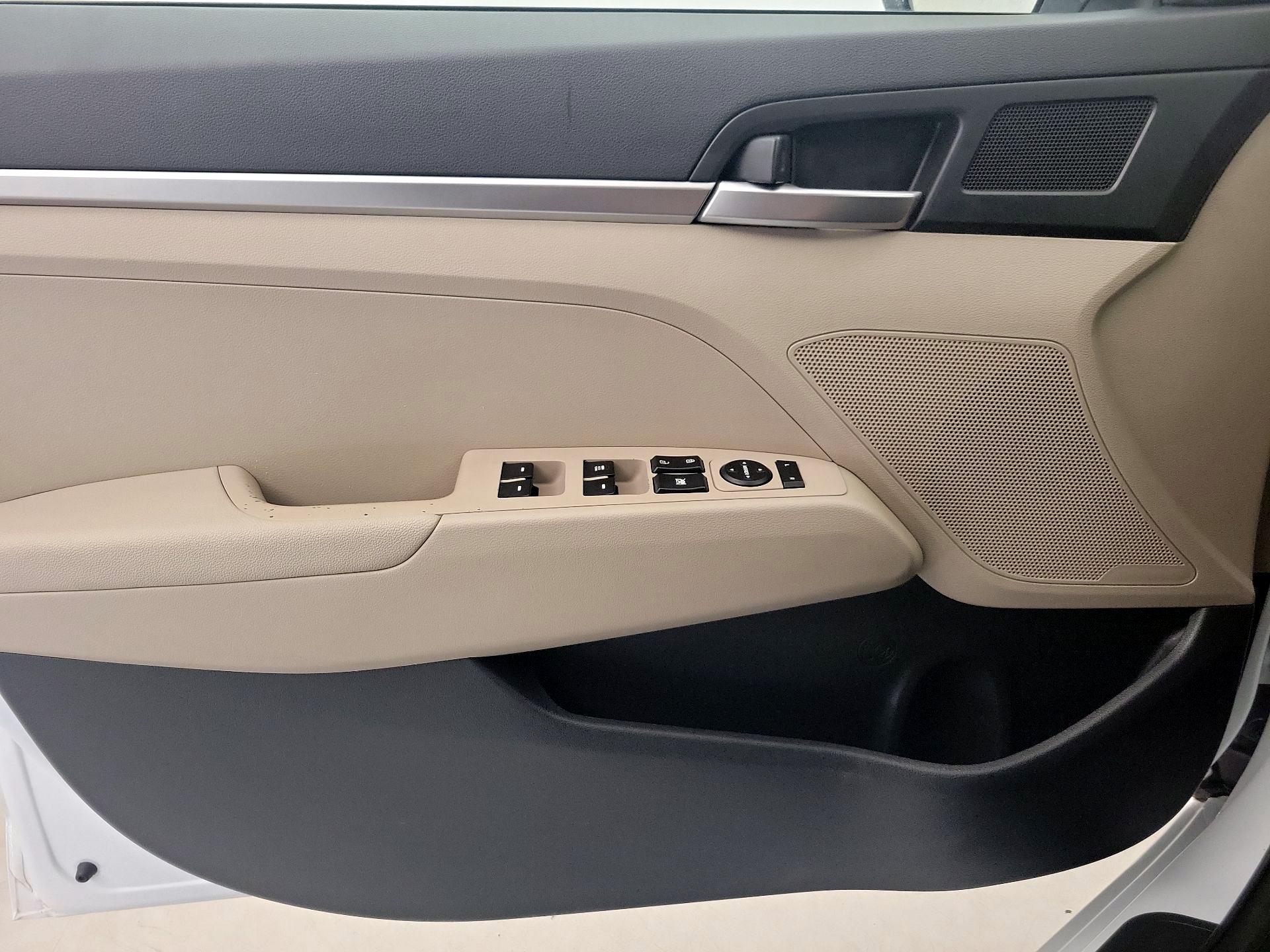 Thumbnail: 2019 Hyundai Elantra - 12