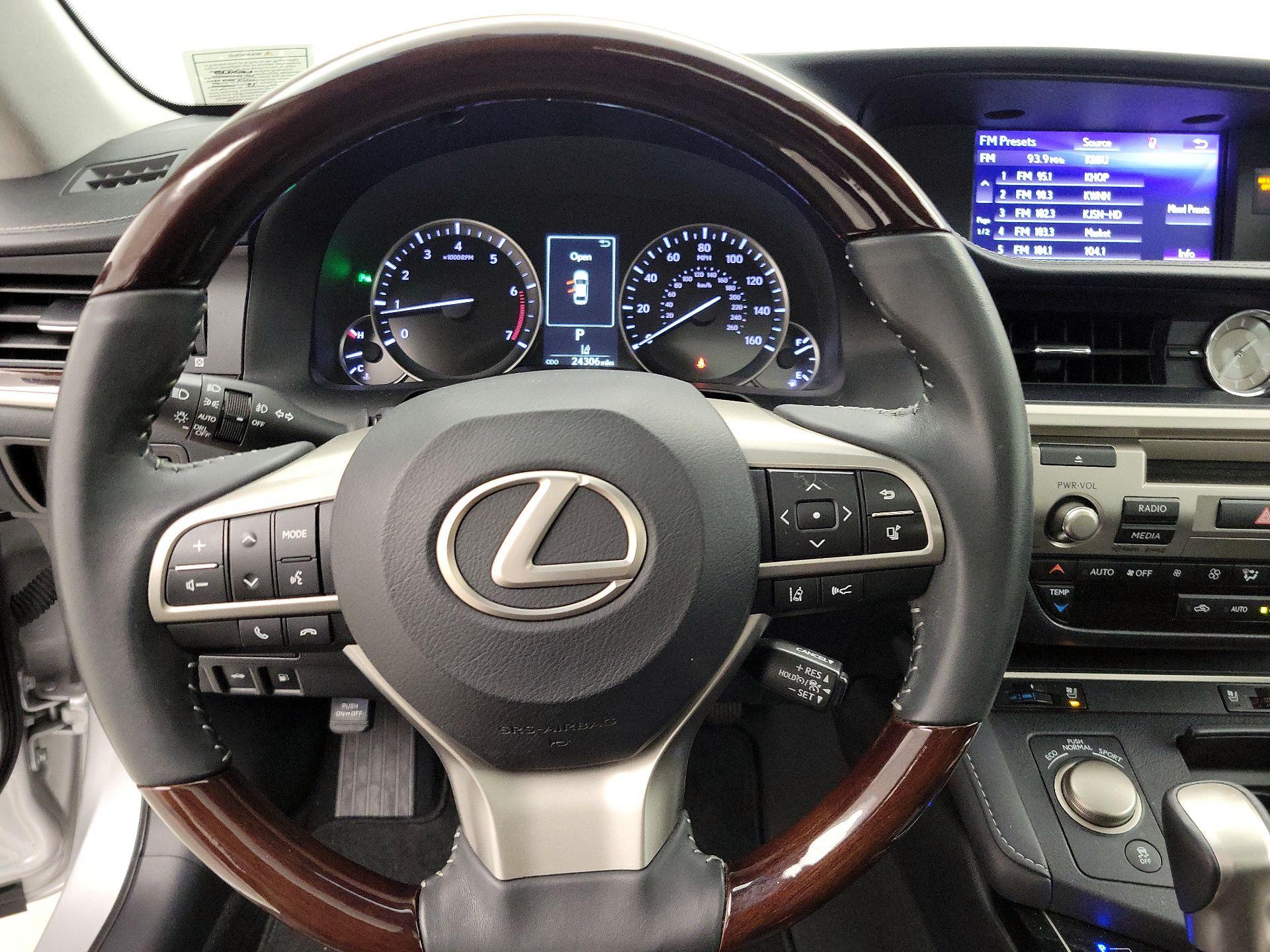 Thumbnail: 2018 Lexus ES - 10
