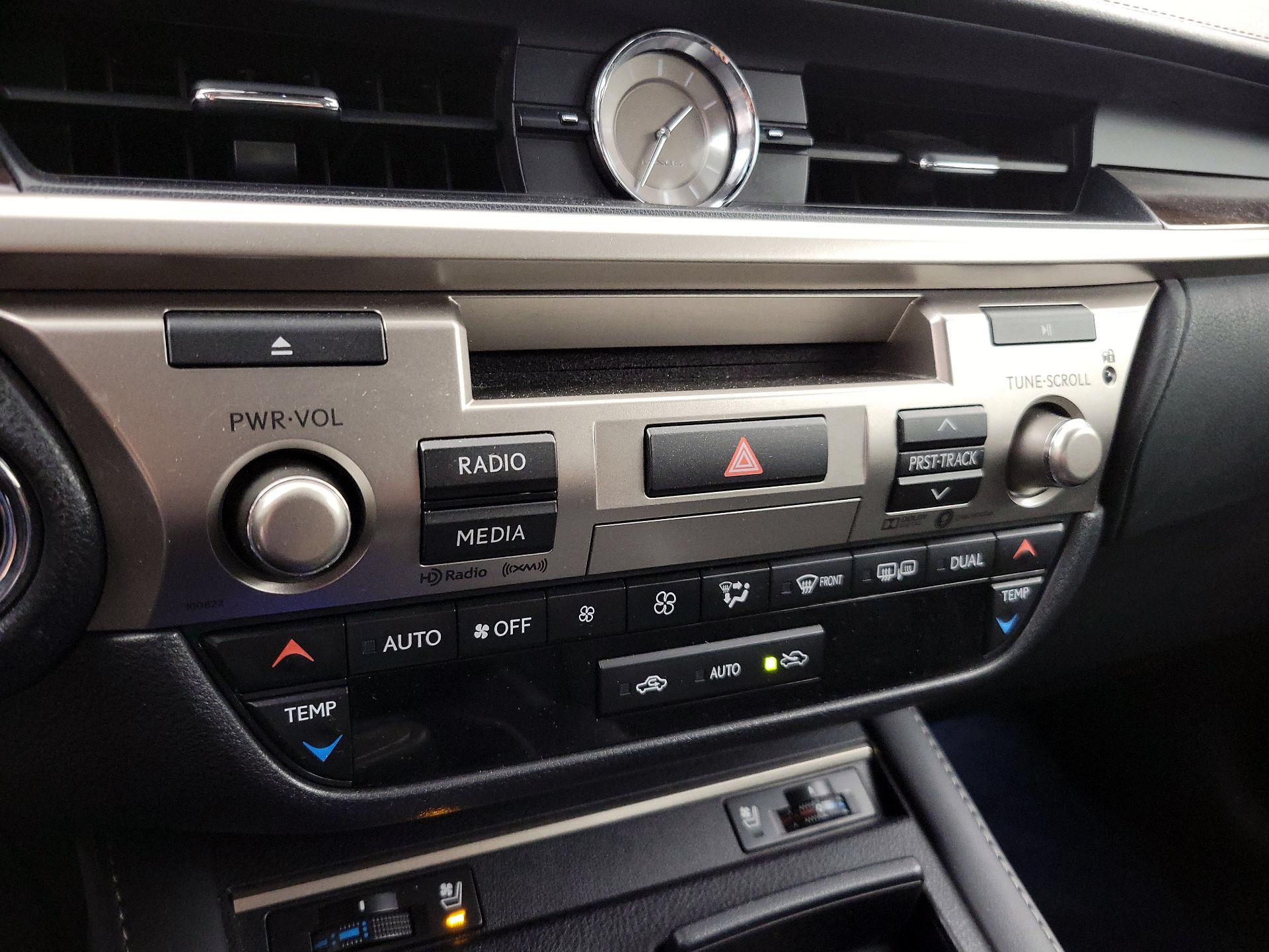 Thumbnail: 2018 Lexus ES - 16