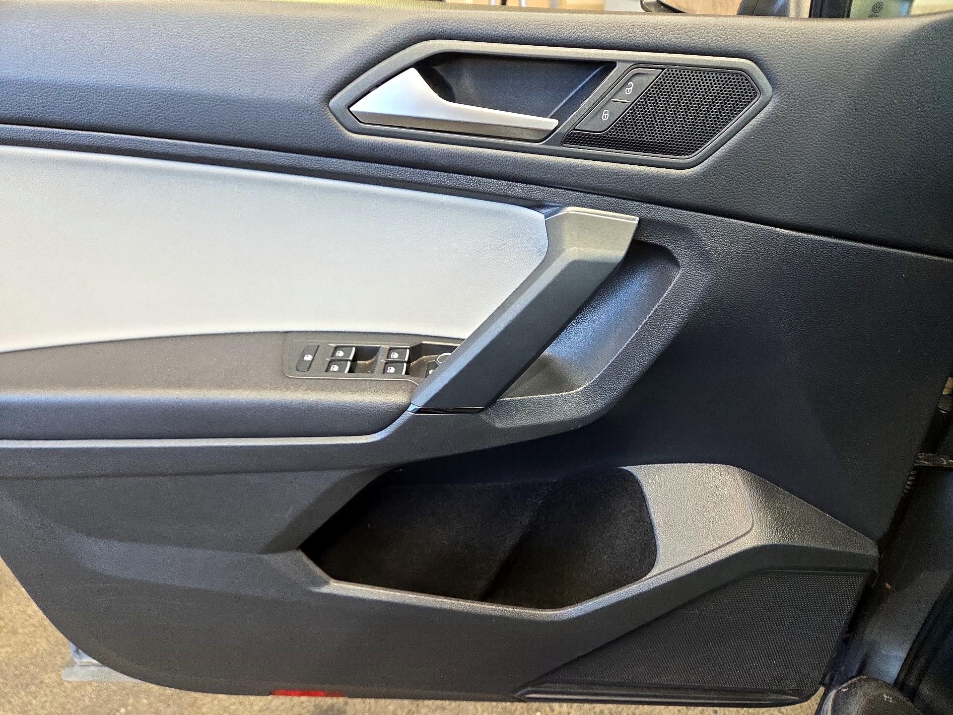Thumbnail: 2019 Volkswagen Tiguan - 10