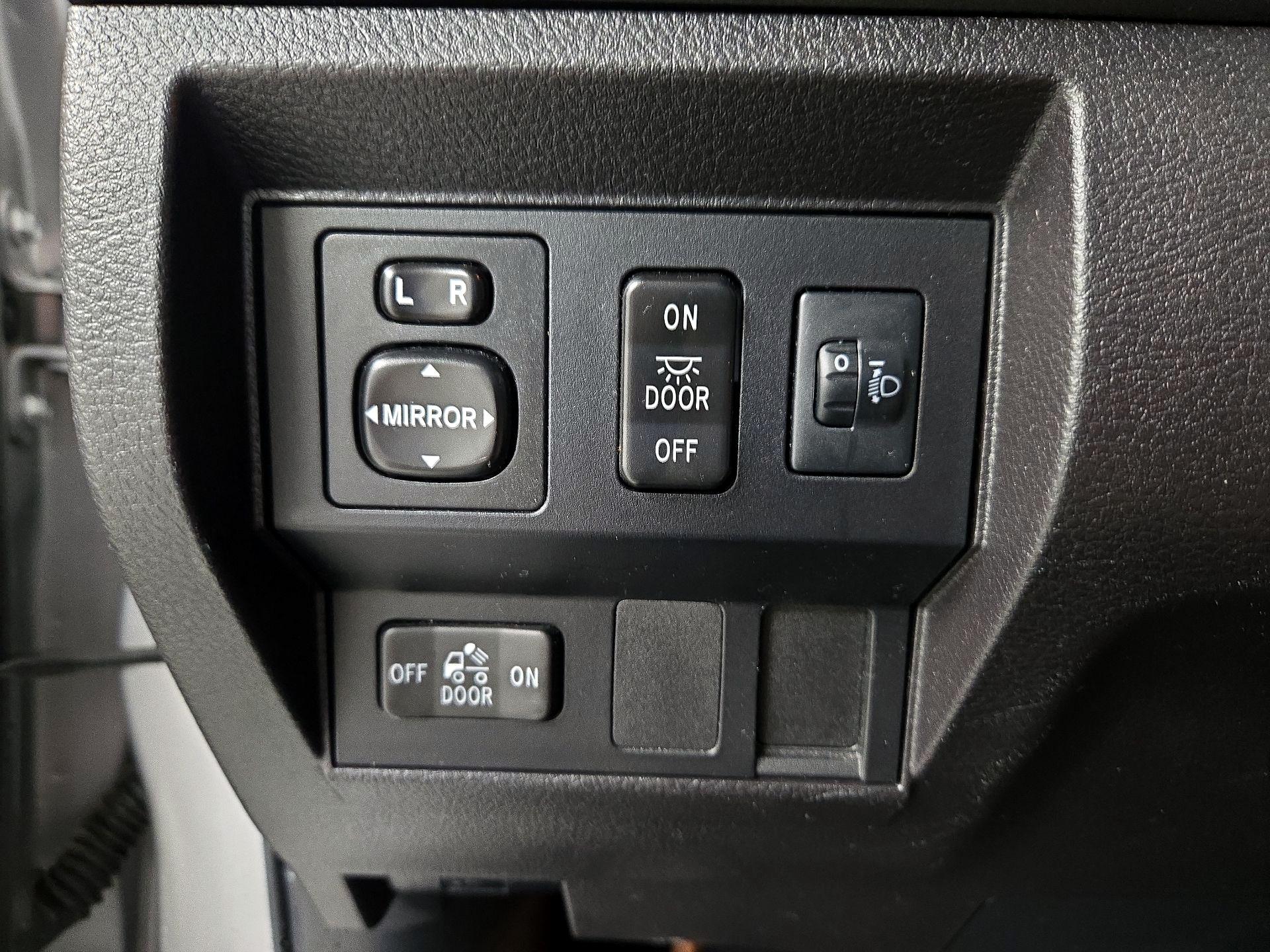 Thumbnail: 2016 Toyota Tundra - 13