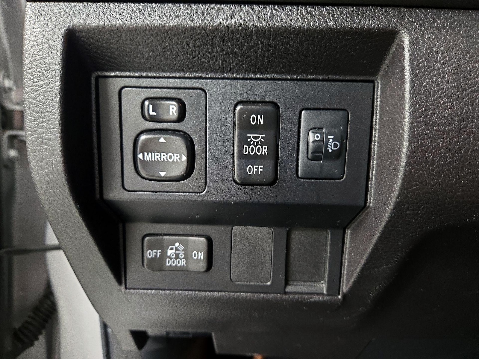 2016 Toyota Tundra SR5 - Photo 14