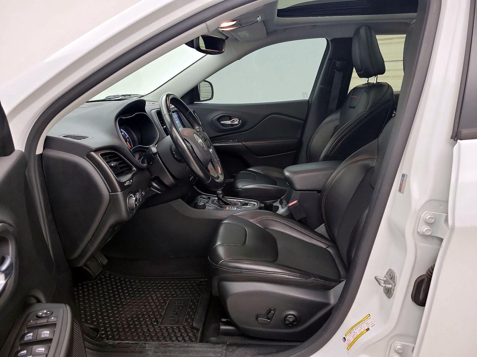 2020 Jeep Cherokee Trailhawk - Photo 12