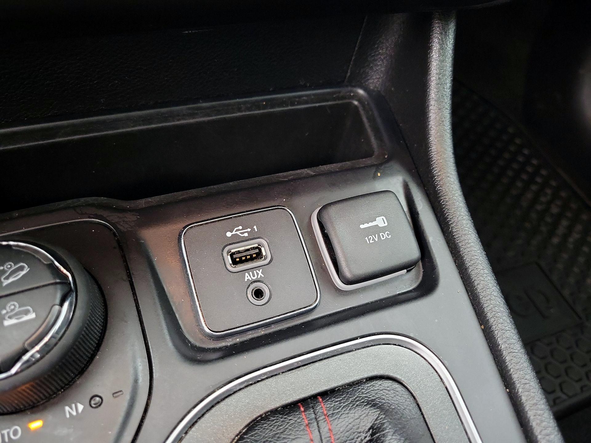 Thumbnail: 2020 Jeep Cherokee - 18