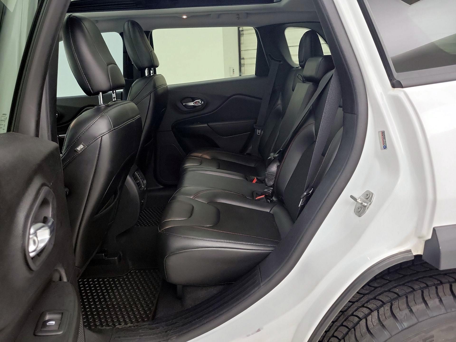 Thumbnail: 2020 Jeep Cherokee - 20