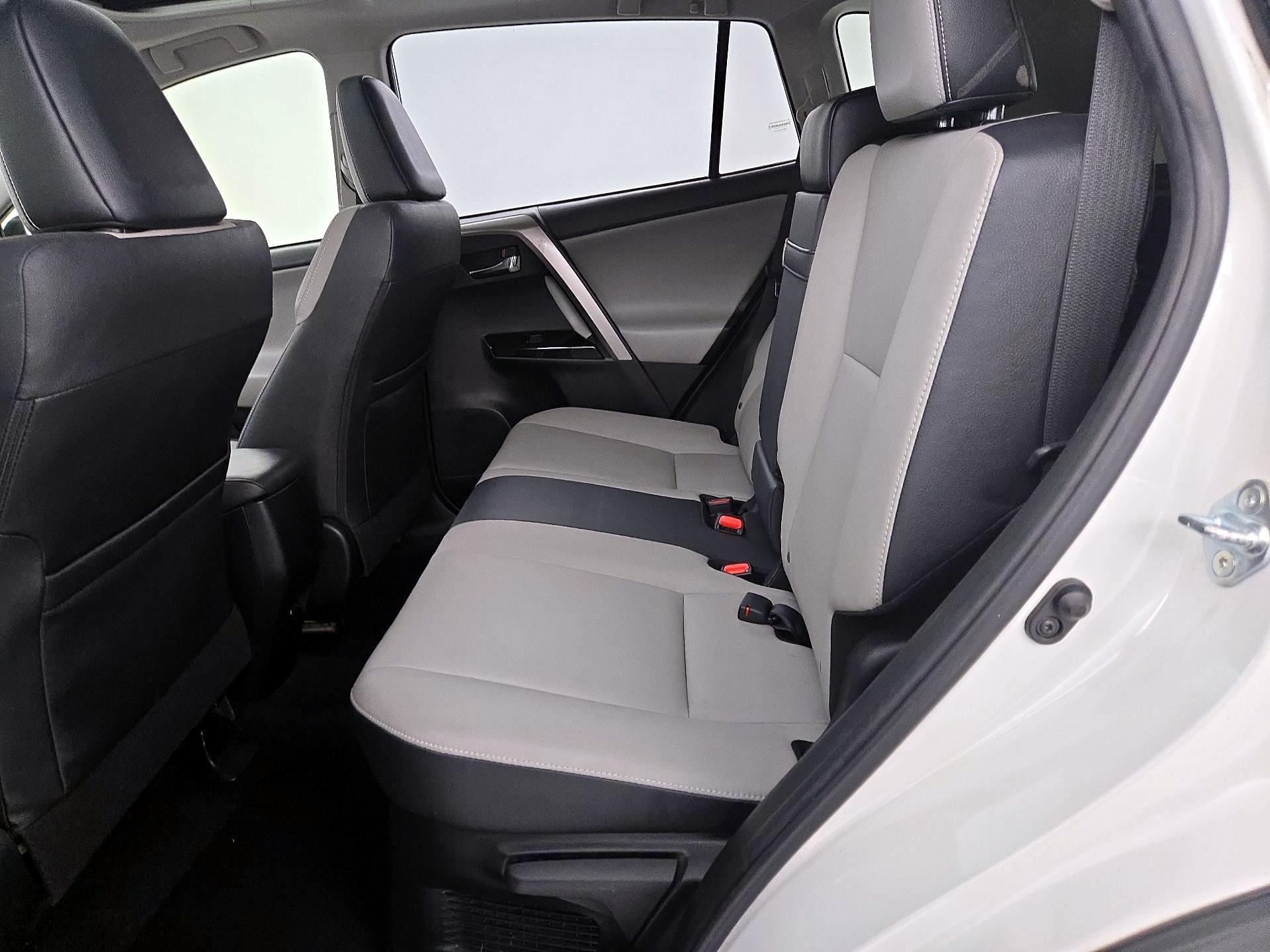 Thumbnail: 2018 Toyota RAV4 - 20