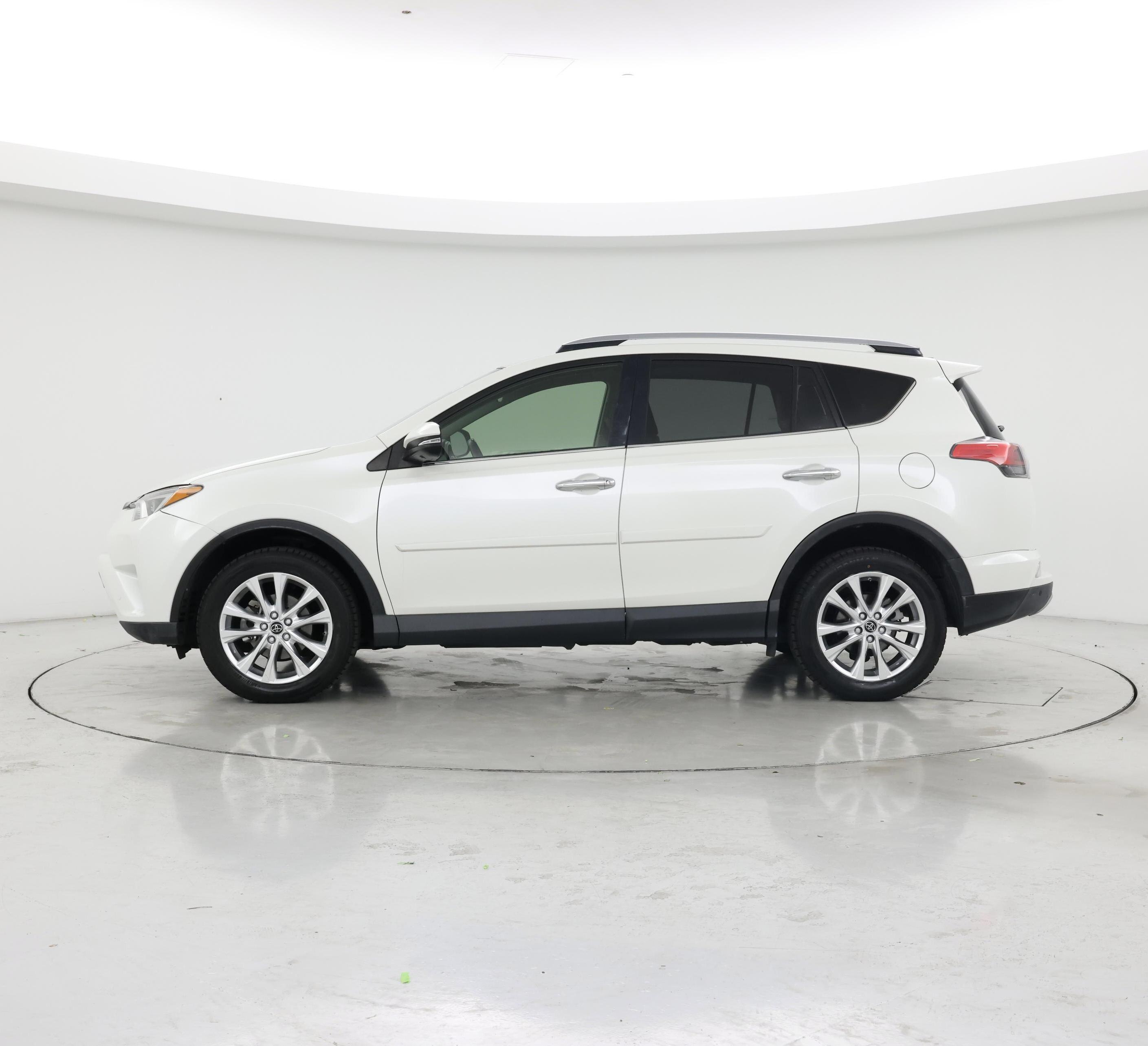 Thumbnail: 2018 Toyota RAV4 - 3