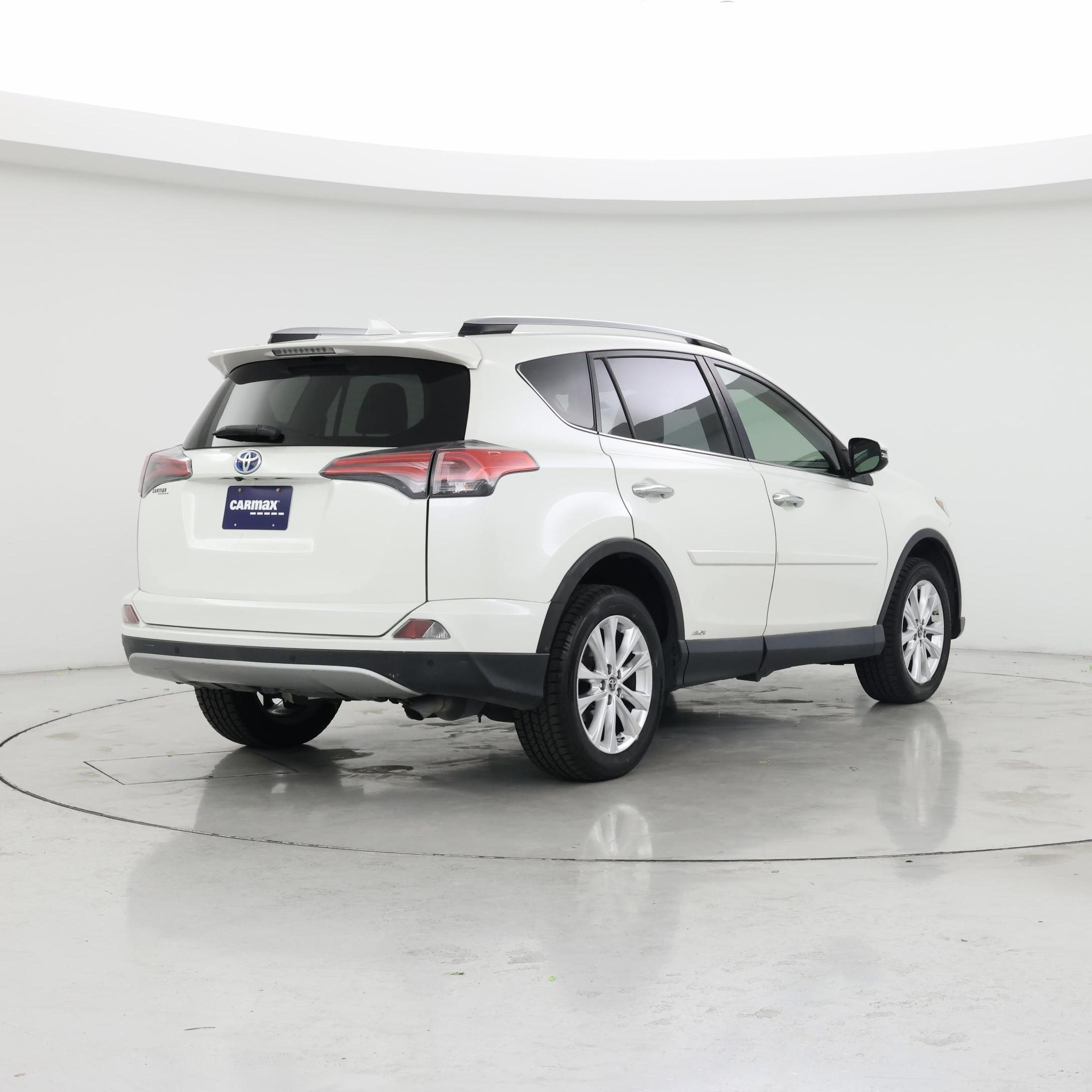 Thumbnail: 2018 Toyota RAV4 - 8
