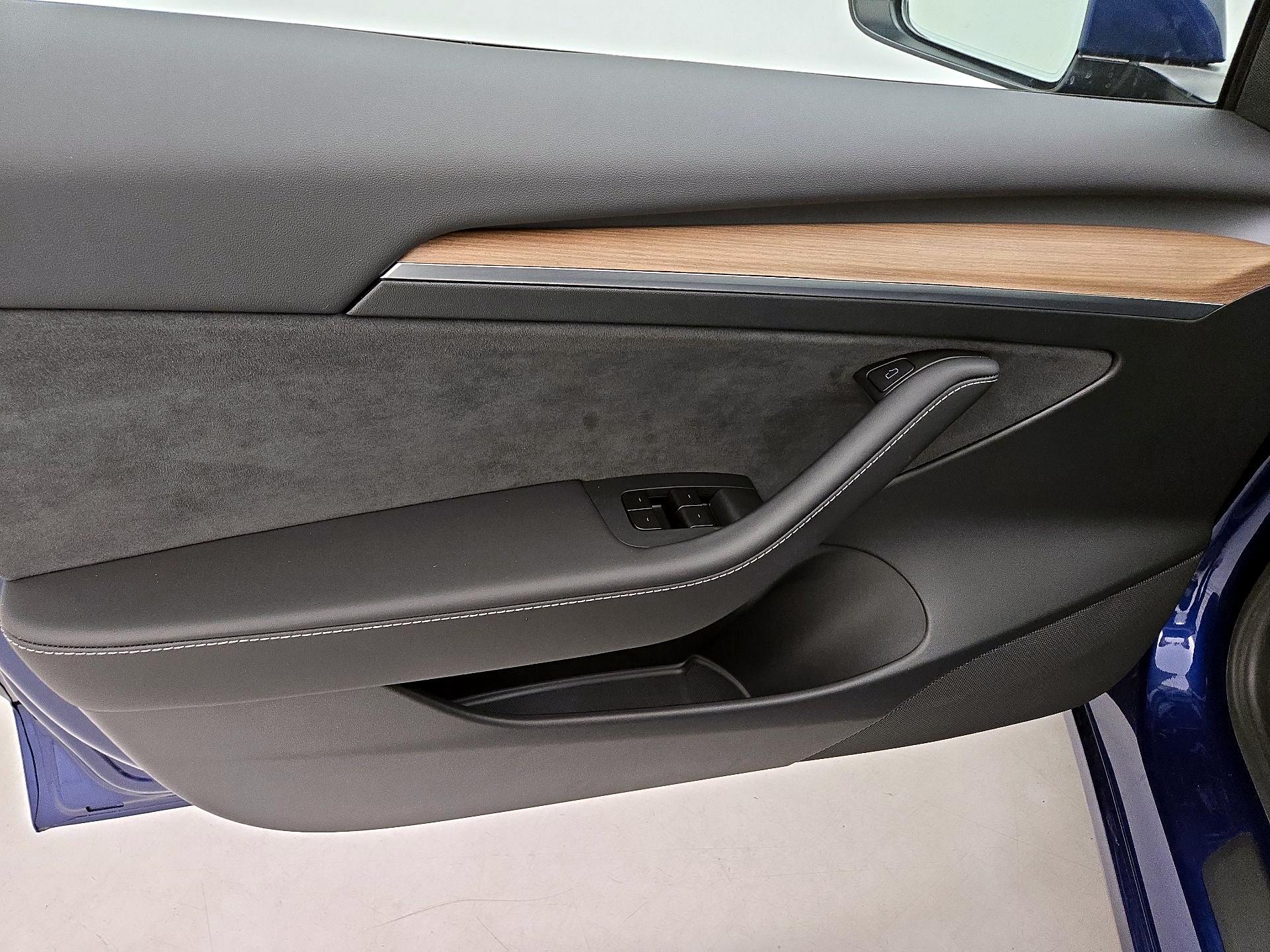 Thumbnail: 2021 Tesla Model 3 - 12