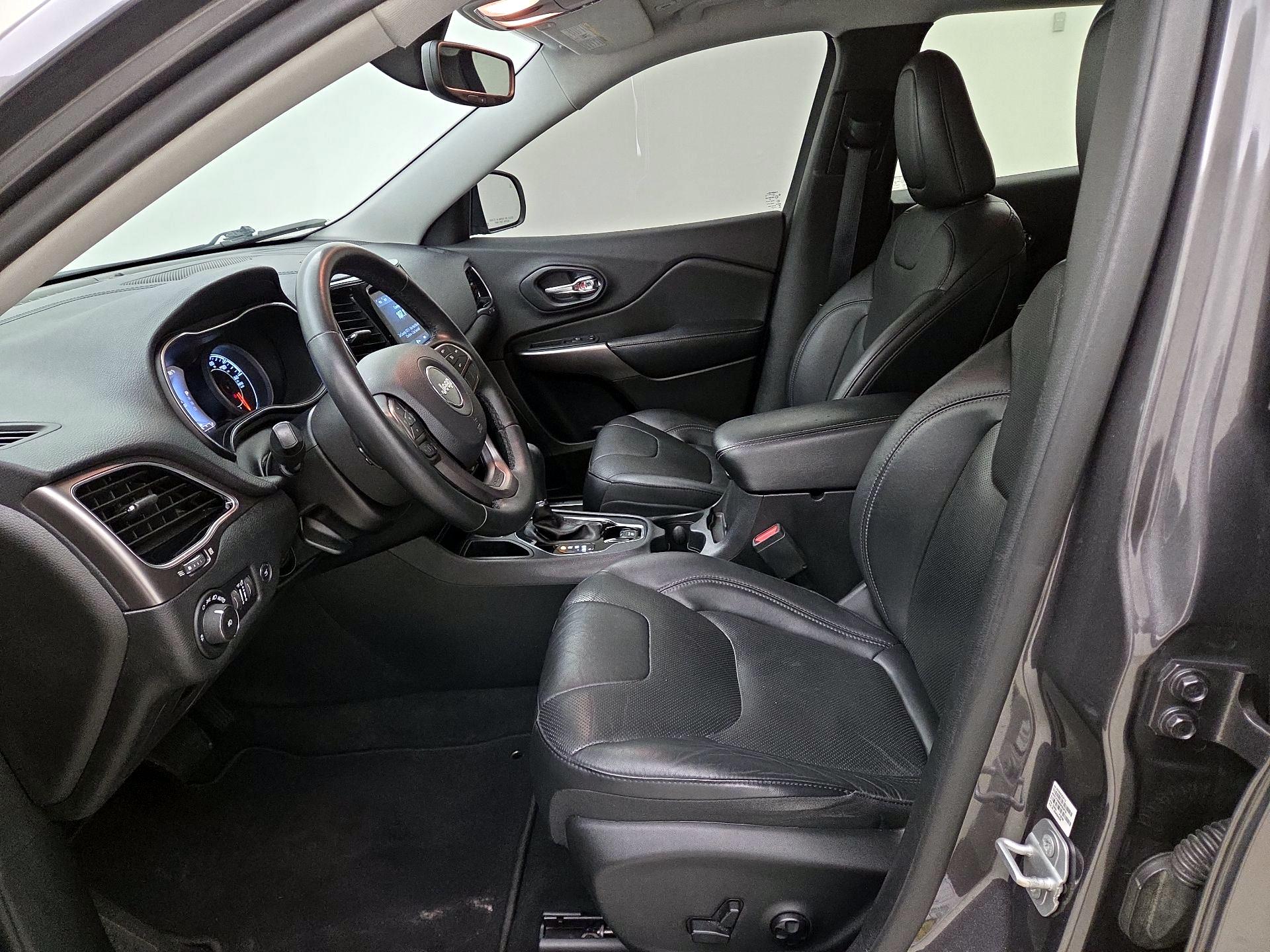 Thumbnail: 2019 Jeep Cherokee - 11