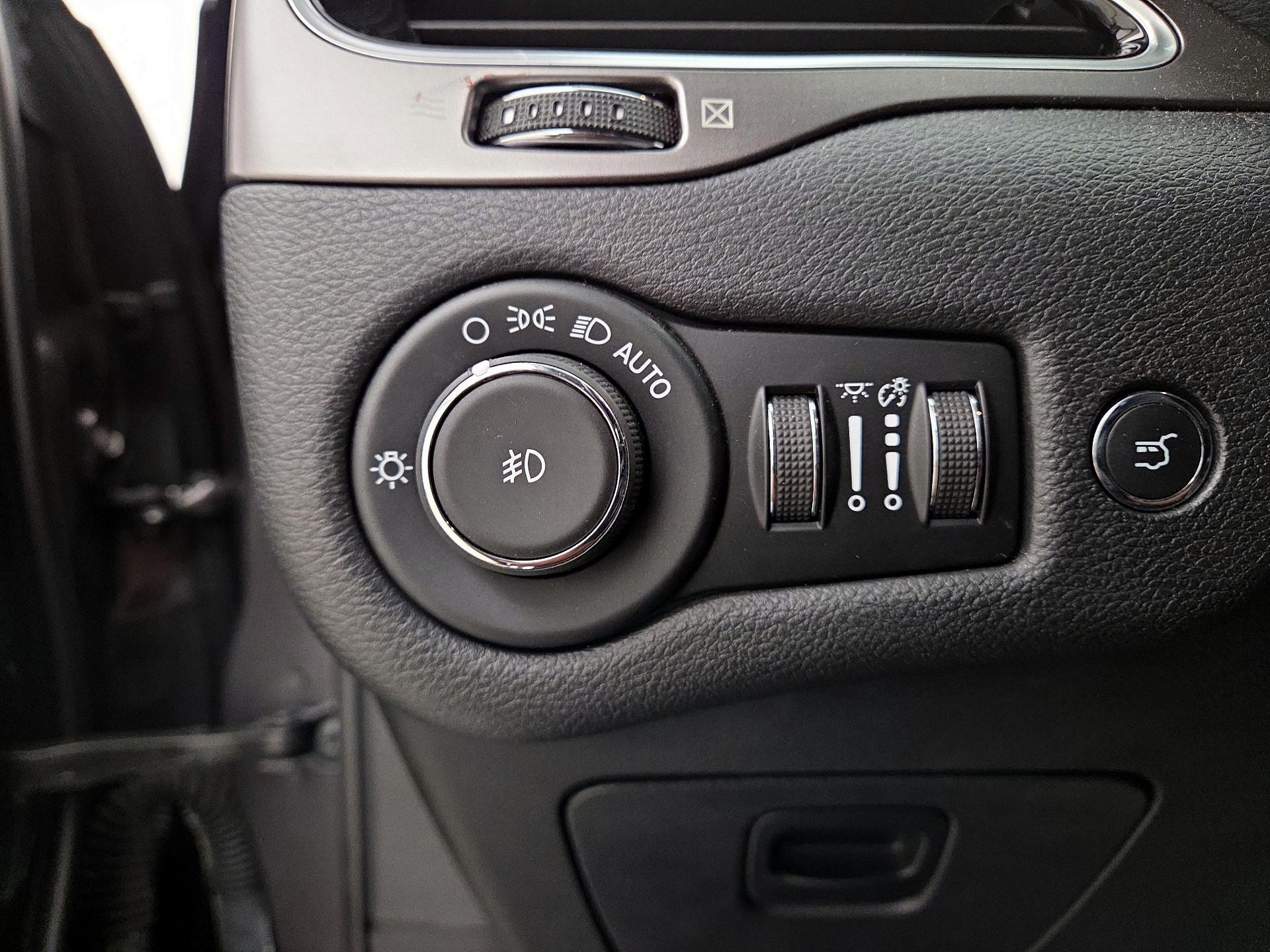 Thumbnail: 2019 Jeep Cherokee - 13