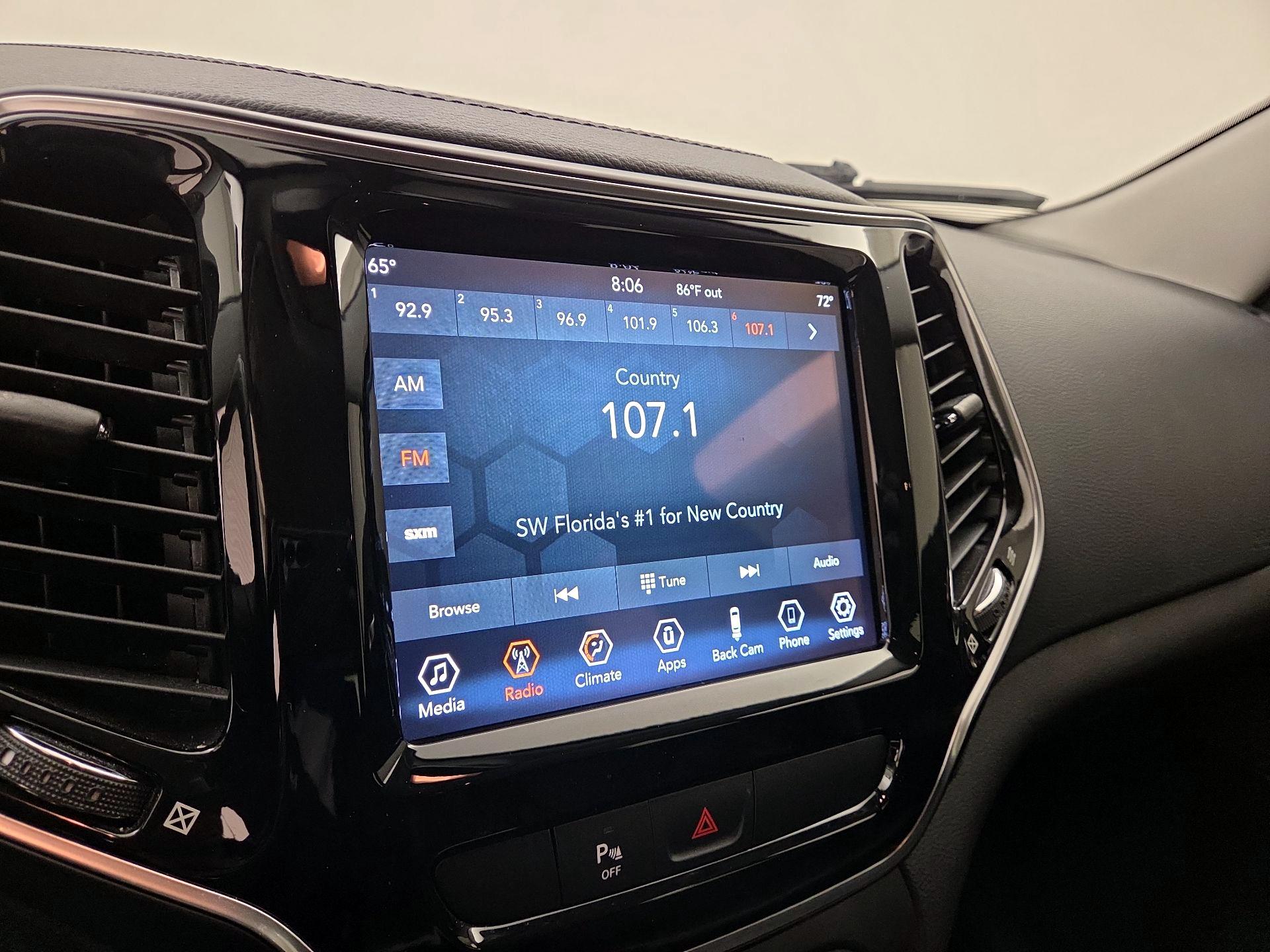 Thumbnail: 2019 Jeep Cherokee - 15