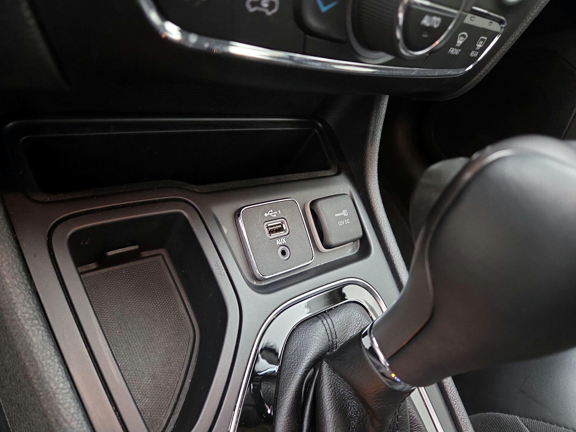 Thumbnail: 2019 Jeep Cherokee - 18
