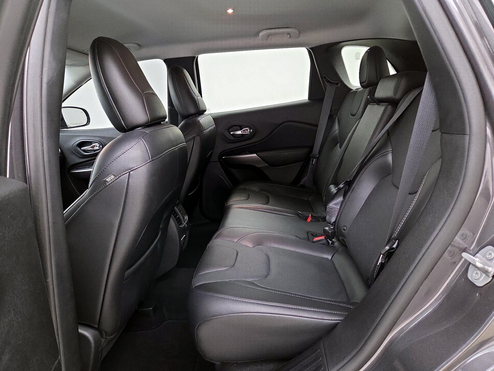 Thumbnail: 2019 Jeep Cherokee - 19