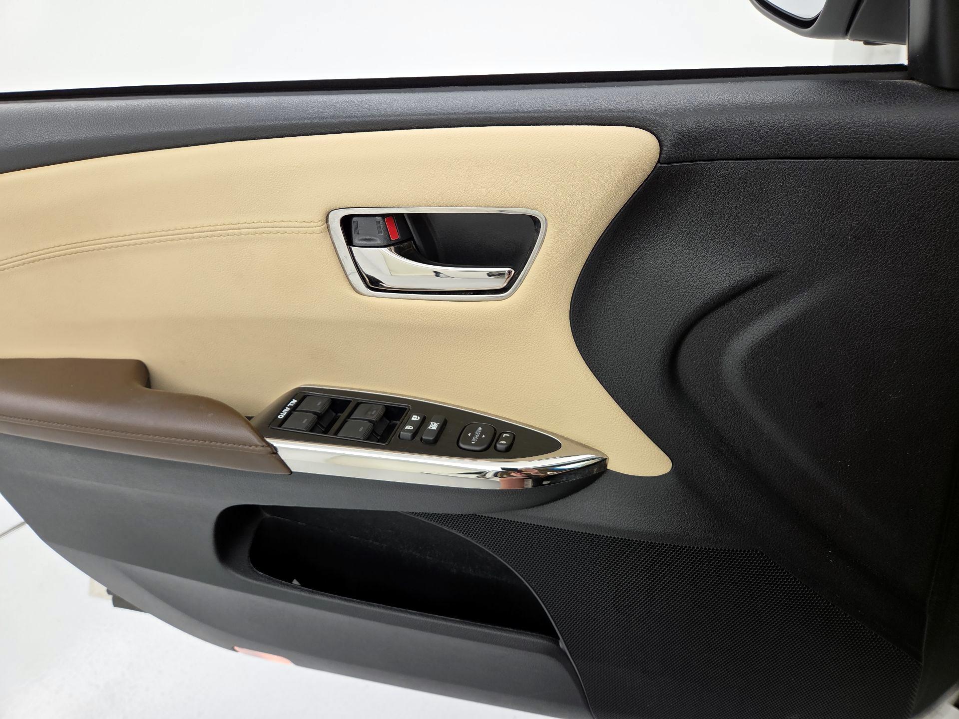 Thumbnail: 2014 Toyota Avalon - 12