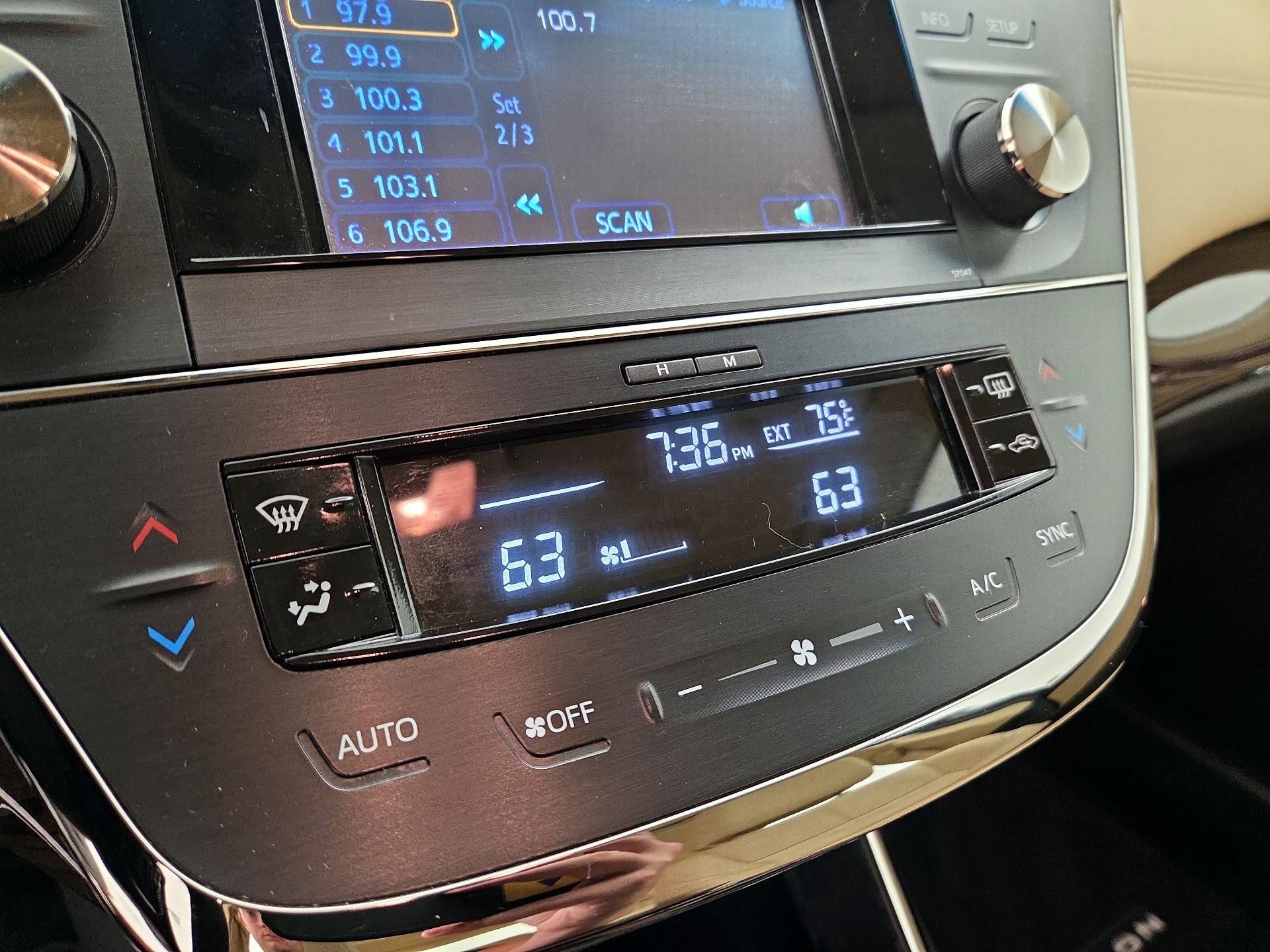 Thumbnail: 2014 Toyota Avalon - 16