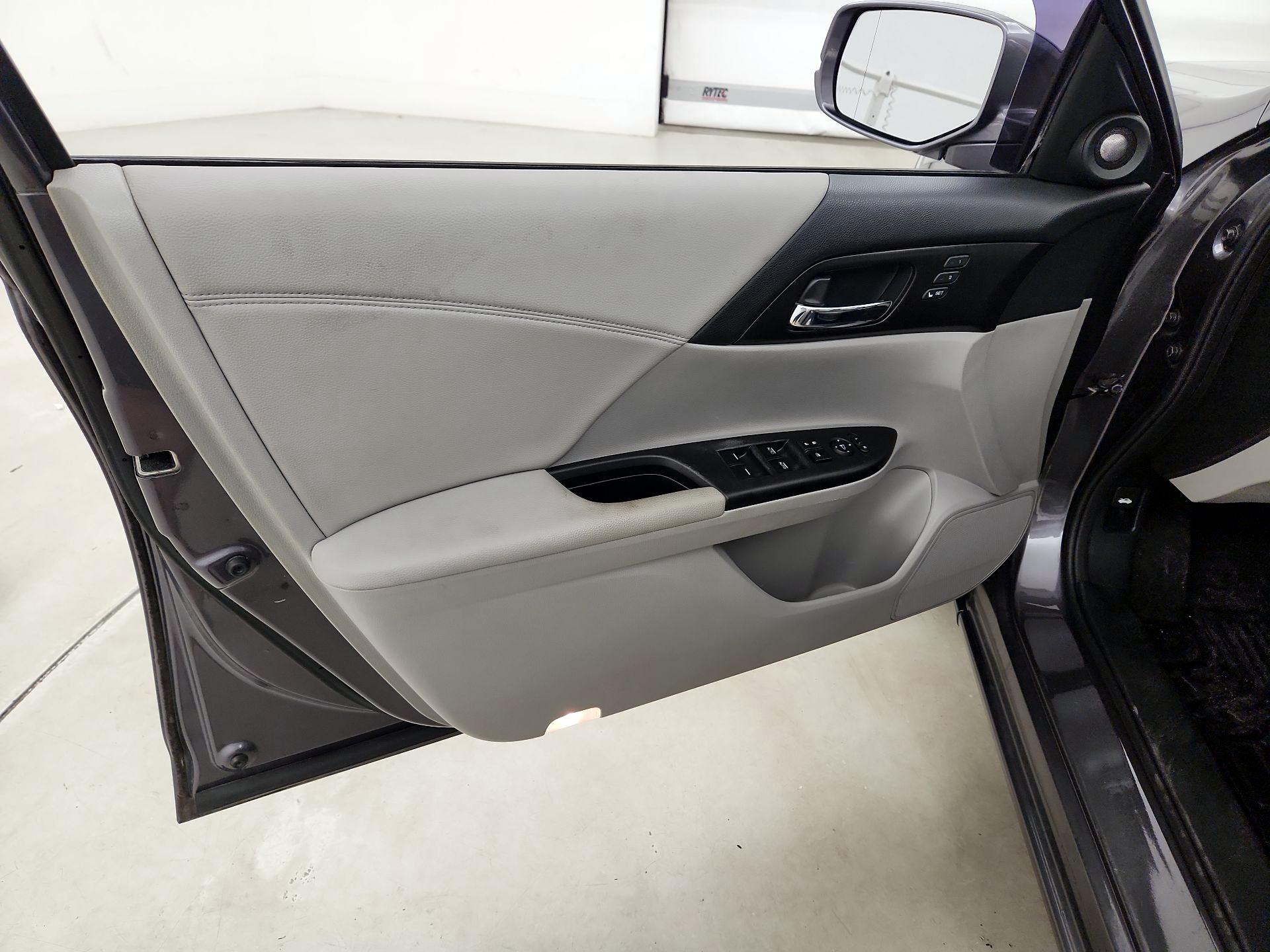 Thumbnail: 2015 Honda Accord - 12