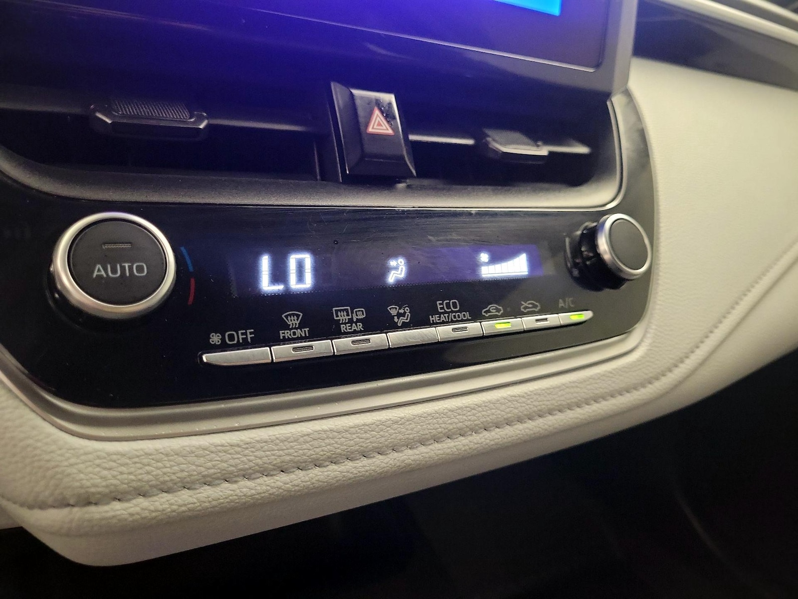 2023 Toyota Corolla SE - Photo 17