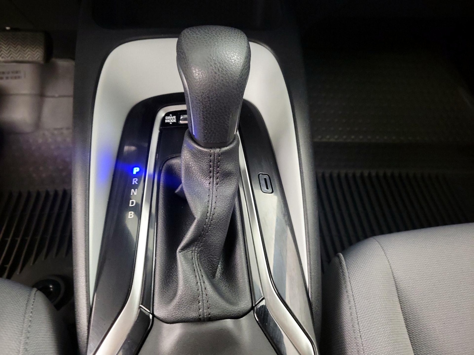 2023 Toyota Corolla SE - Photo 18