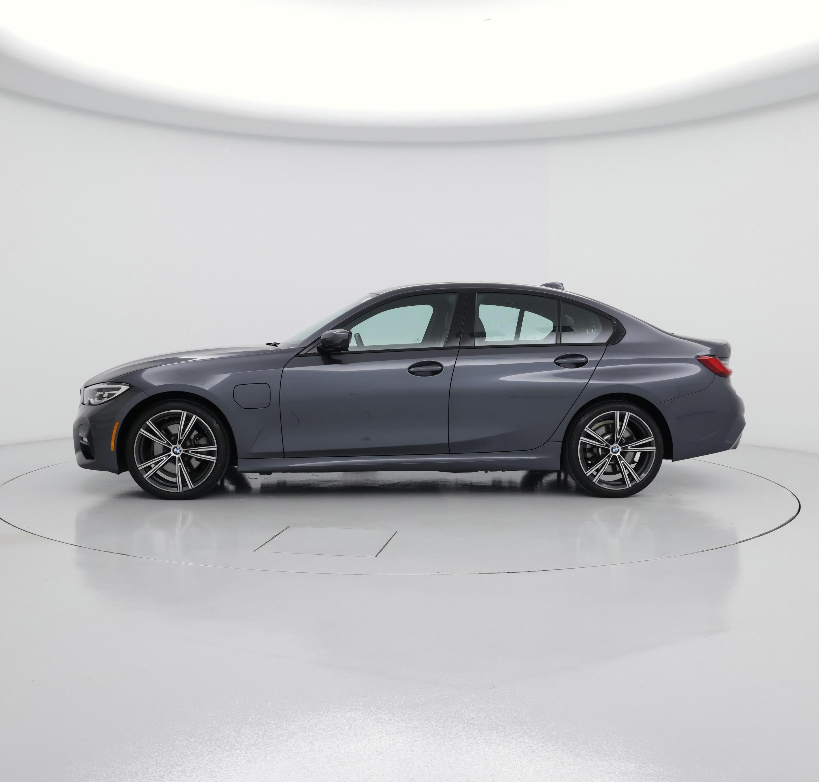 Thumbnail: 2021 BMW 3 Series - 3
