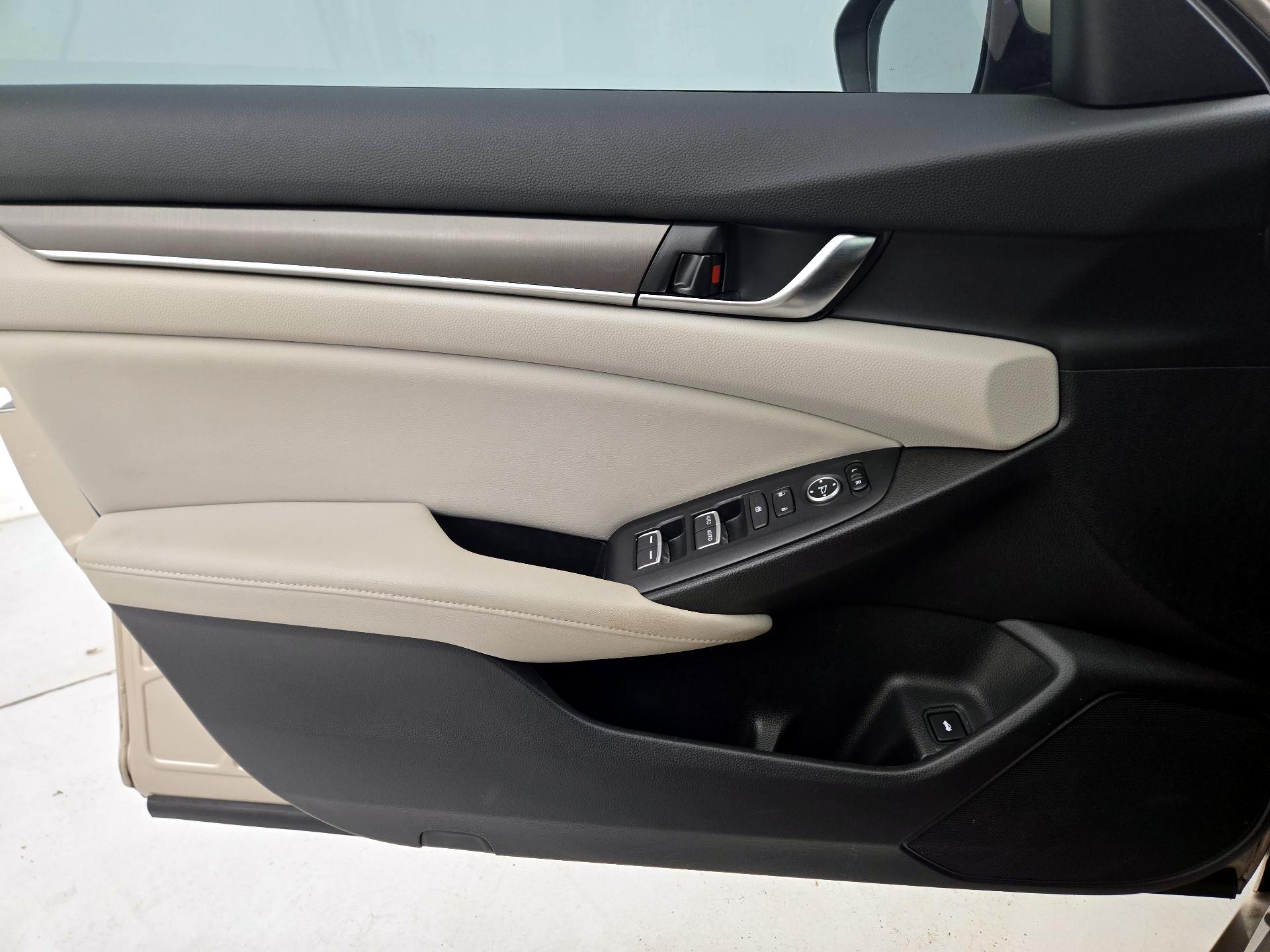 Thumbnail: 2018 Honda Accord - 12