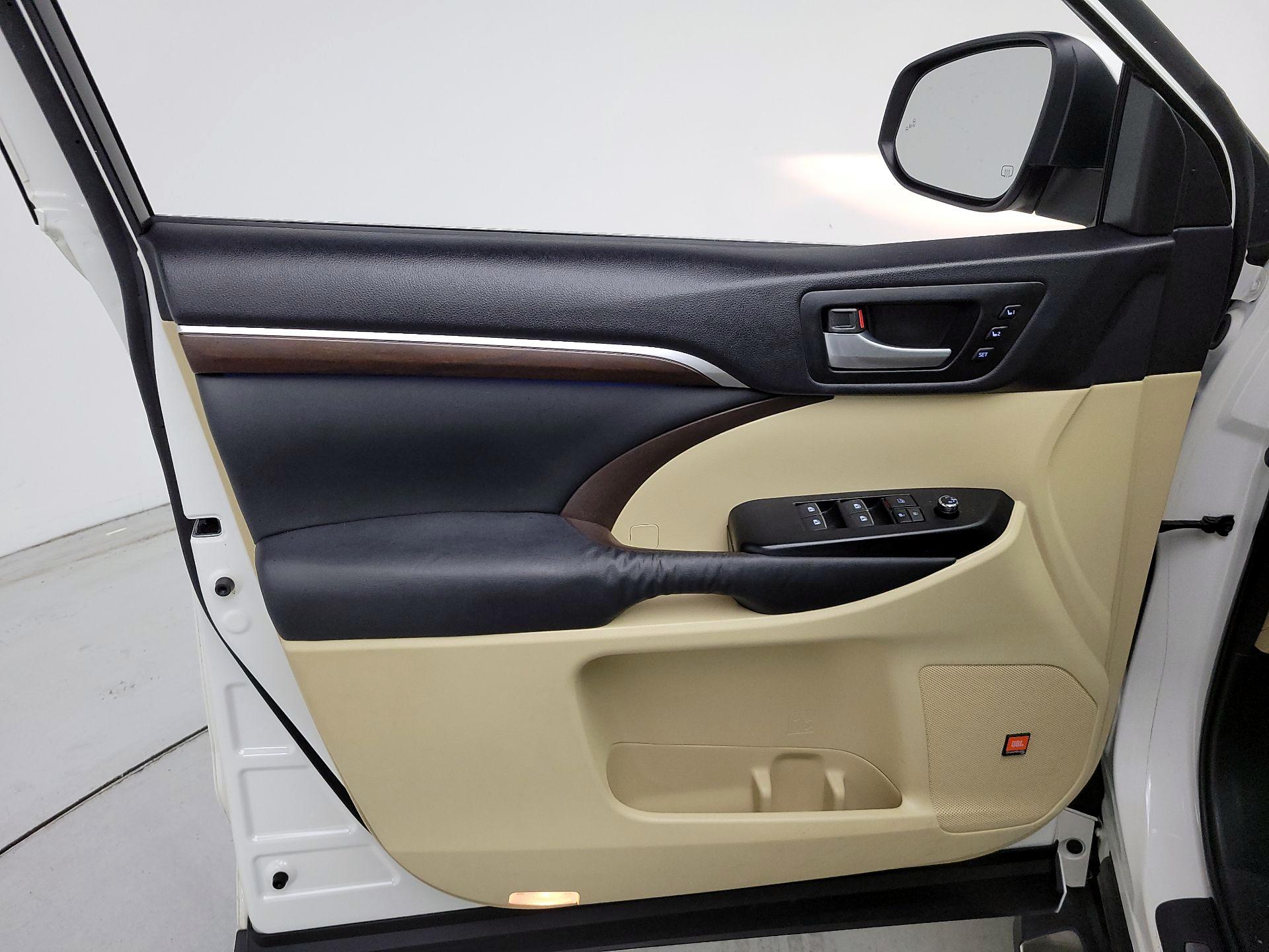 Thumbnail: 2014 Toyota Highlander - 12