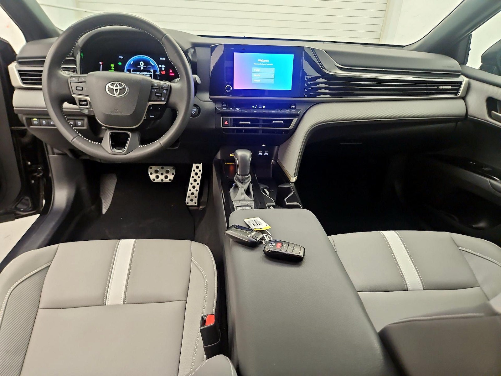 2025 Toyota Camry SE - Photo 10
