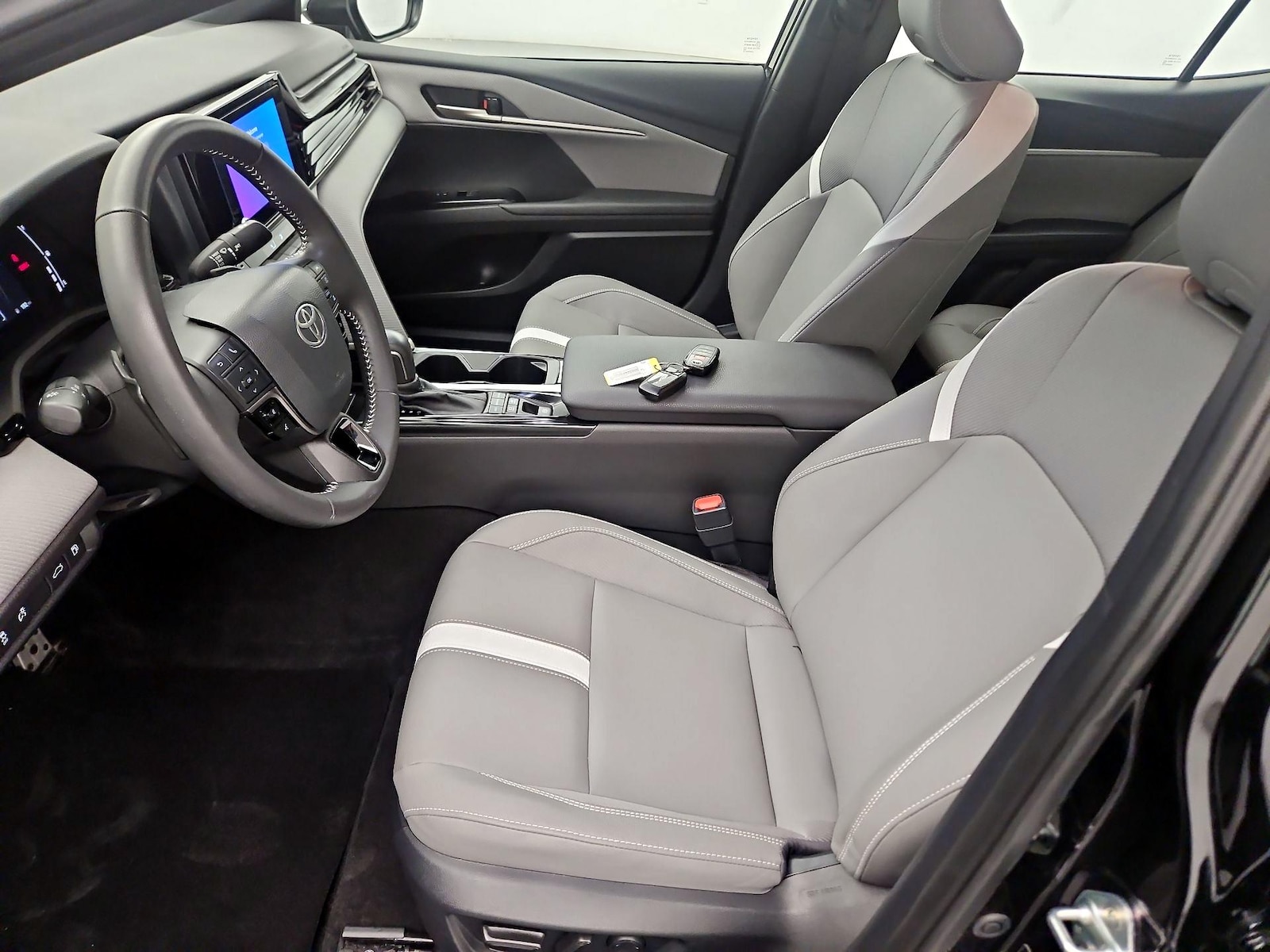 2025 Toyota Camry SE - Photo 12