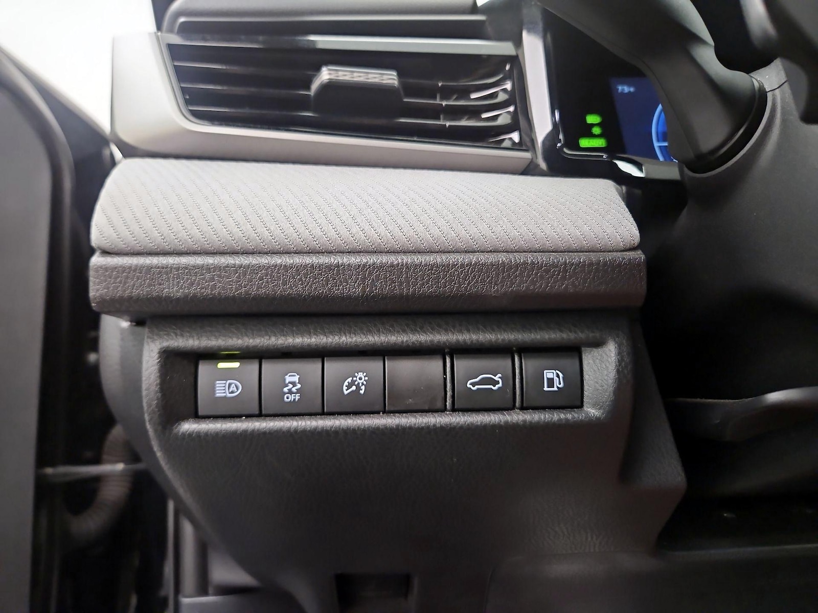2025 Toyota Camry SE - Photo 14