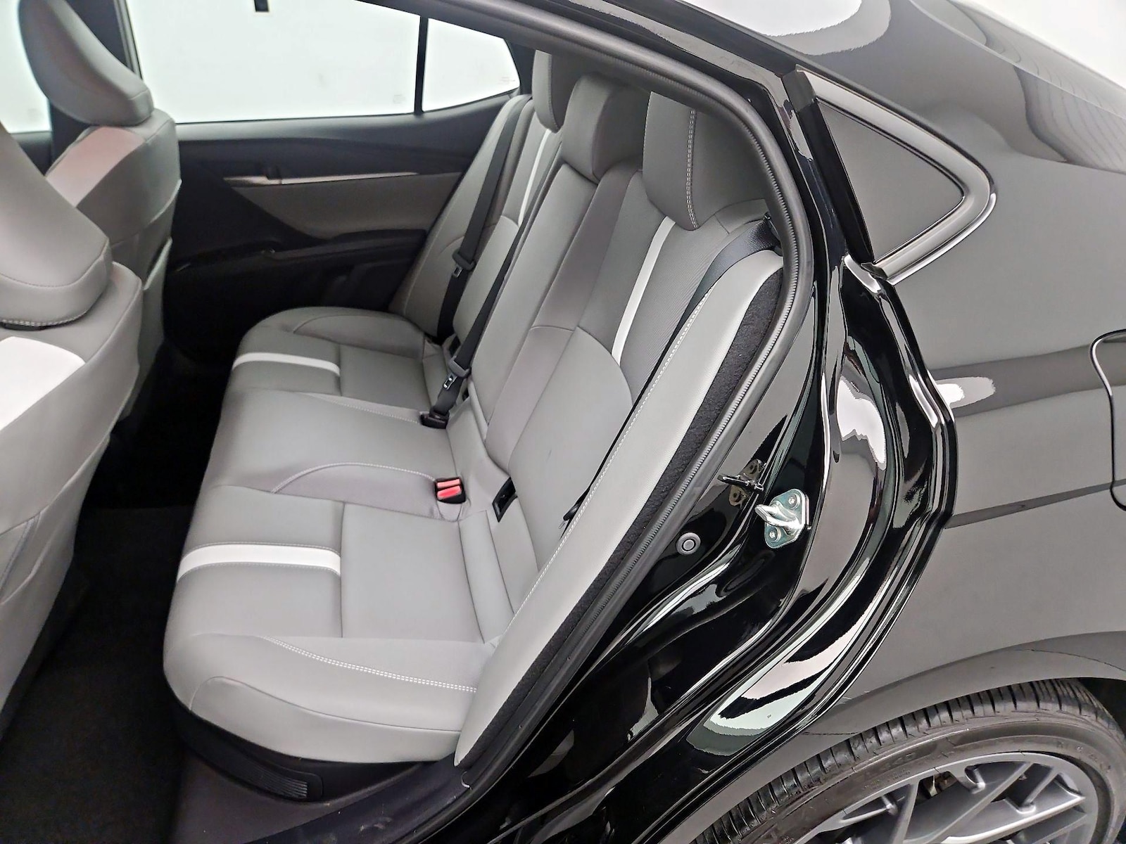 2025 Toyota Camry SE - Photo 19