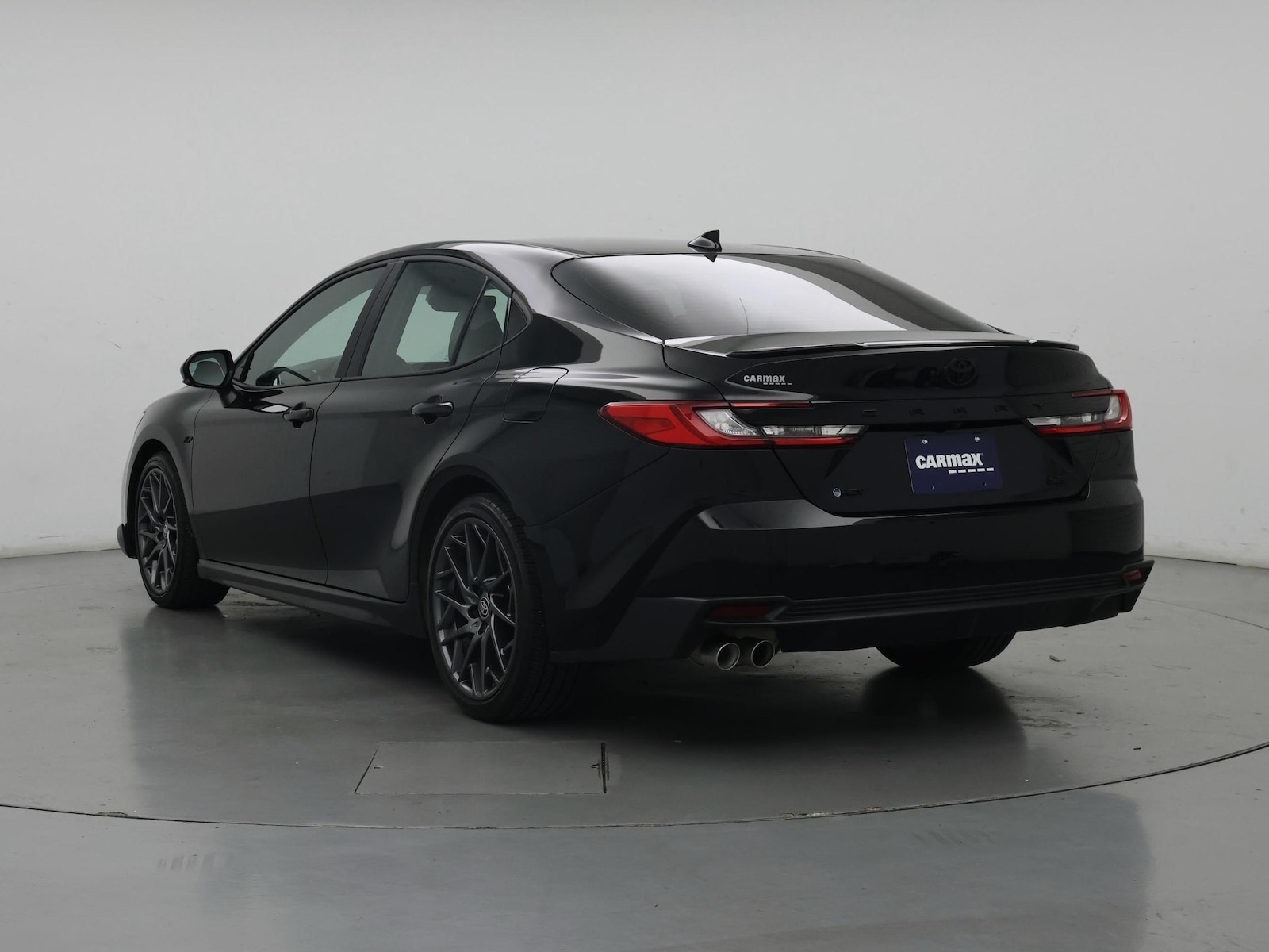 2025 Toyota Camry SE - Photo 3