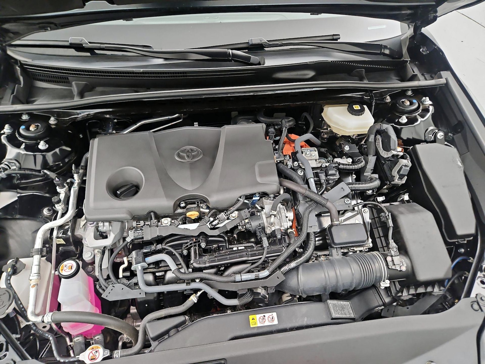 2025 Toyota Camry SE - Photo 21