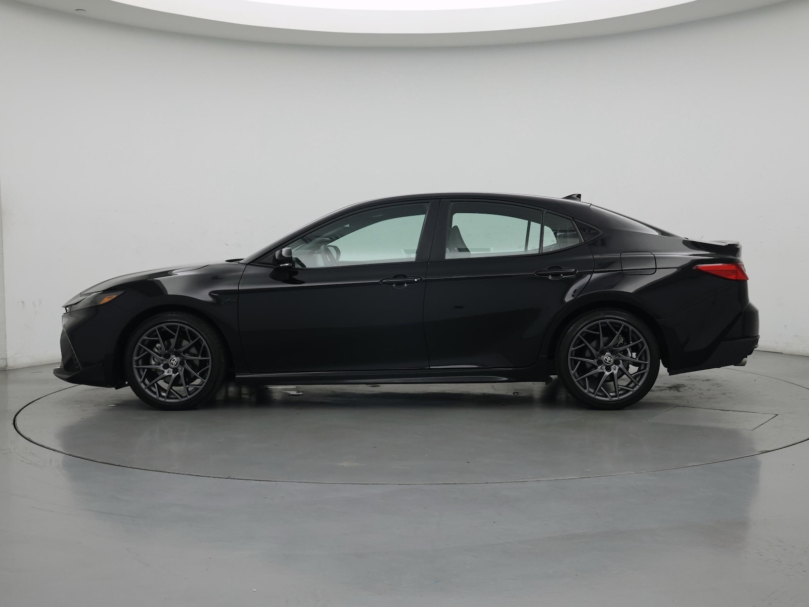 2025 Toyota Camry SE - Photo 4