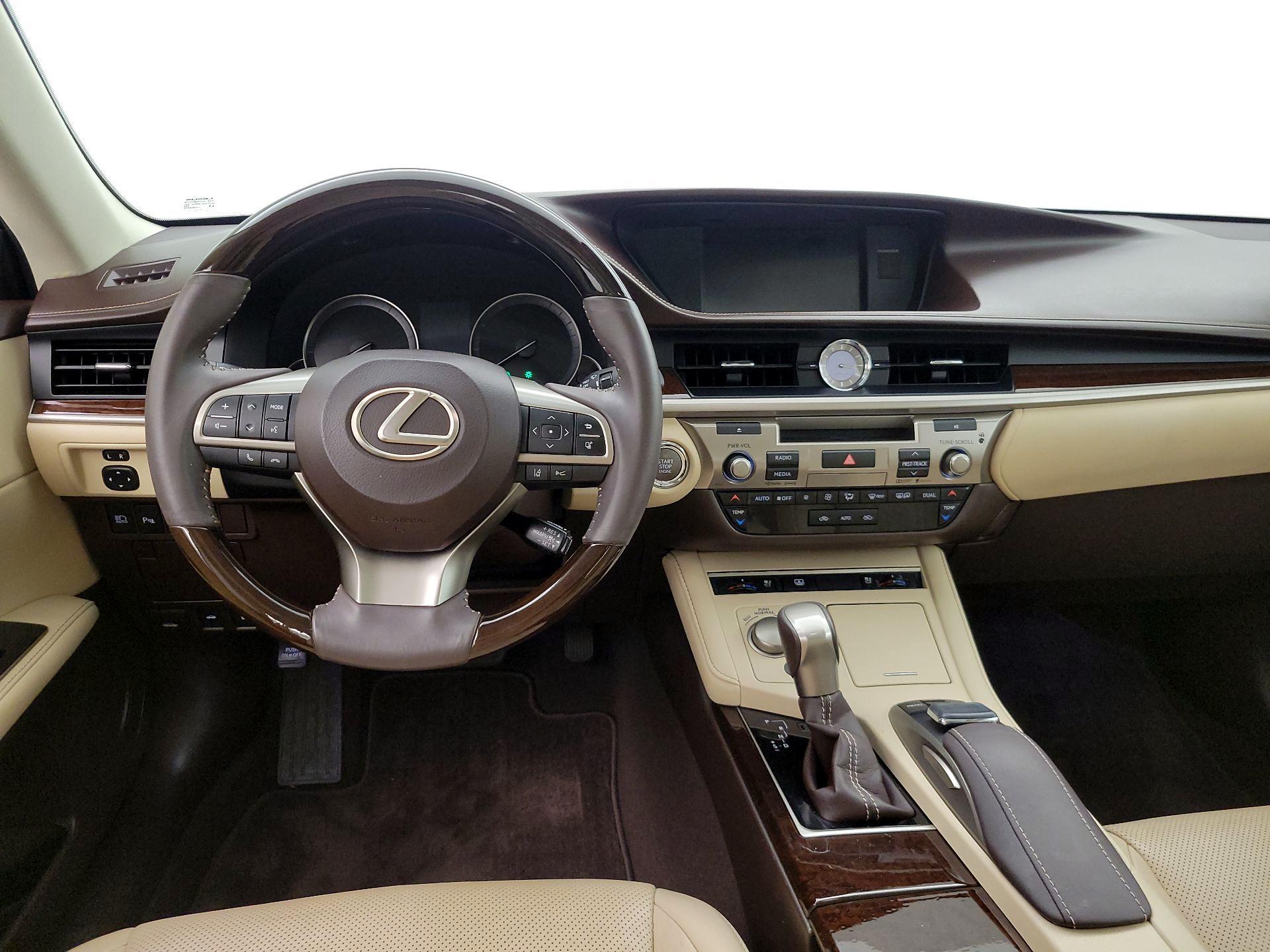 Thumbnail: 2016 Lexus ES - 10